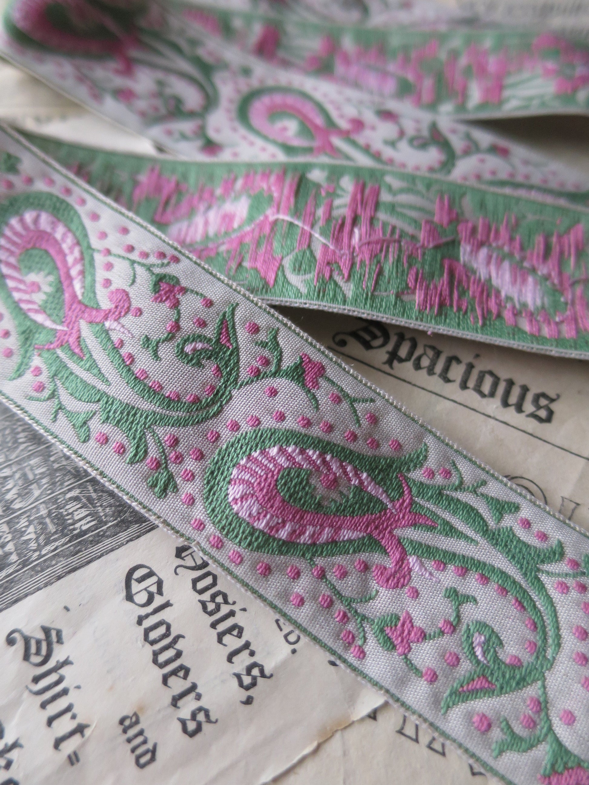 Paisley 32 mm Jacquard Woven Ribbon- Green & Pink