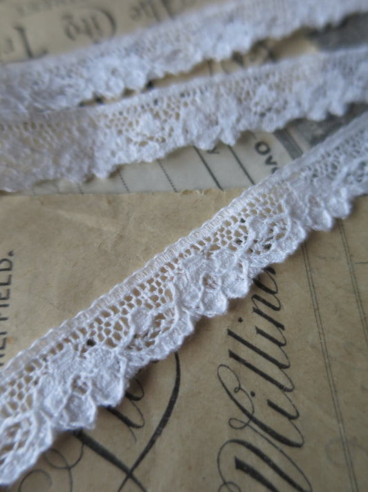 Off White English Nottingham Lace- Scalloped Raised Floral Guipure- 1.3 cm