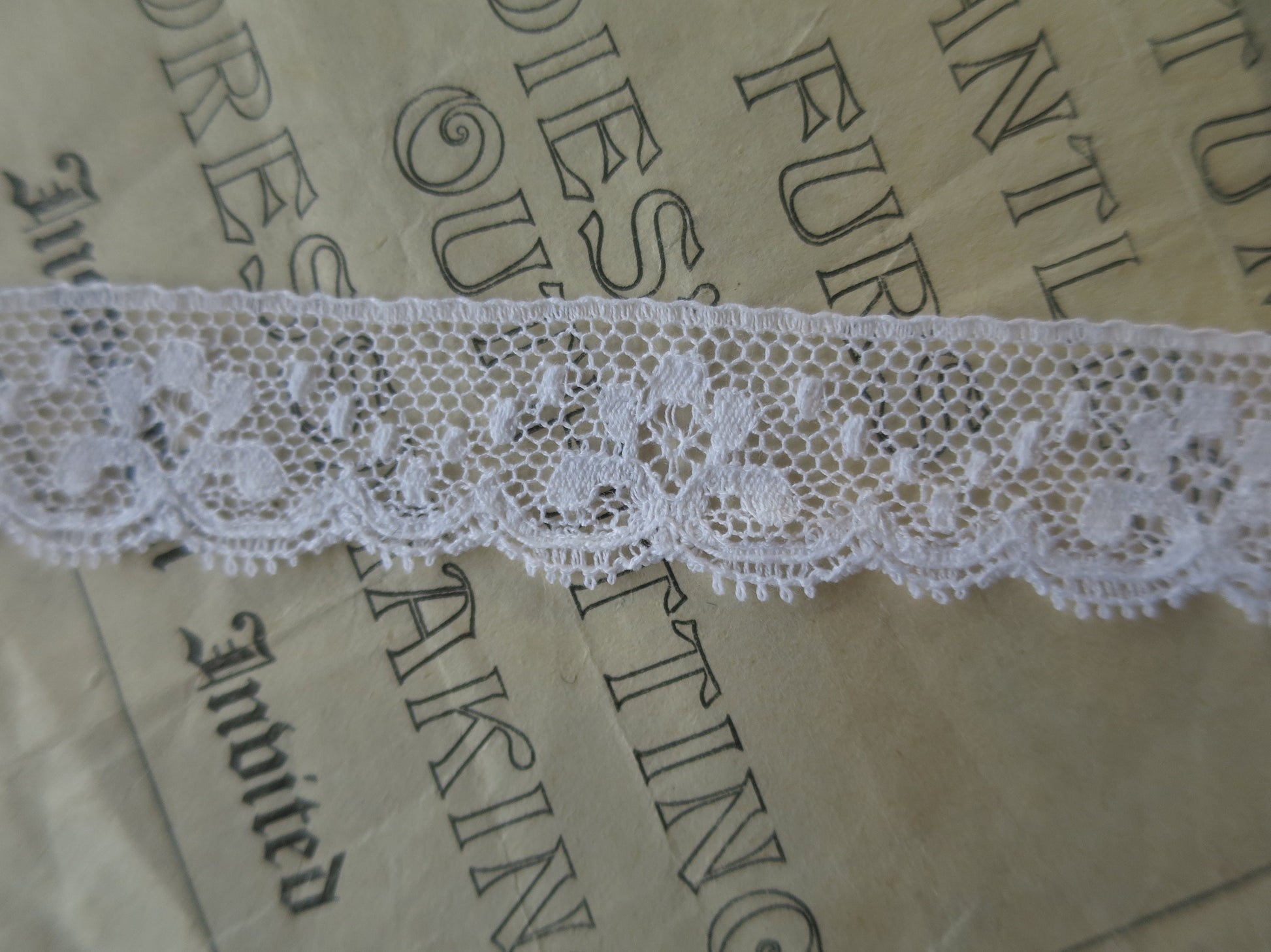 White English Nottingham Lace- Valenciennes Floral Spot- 2.2 cm