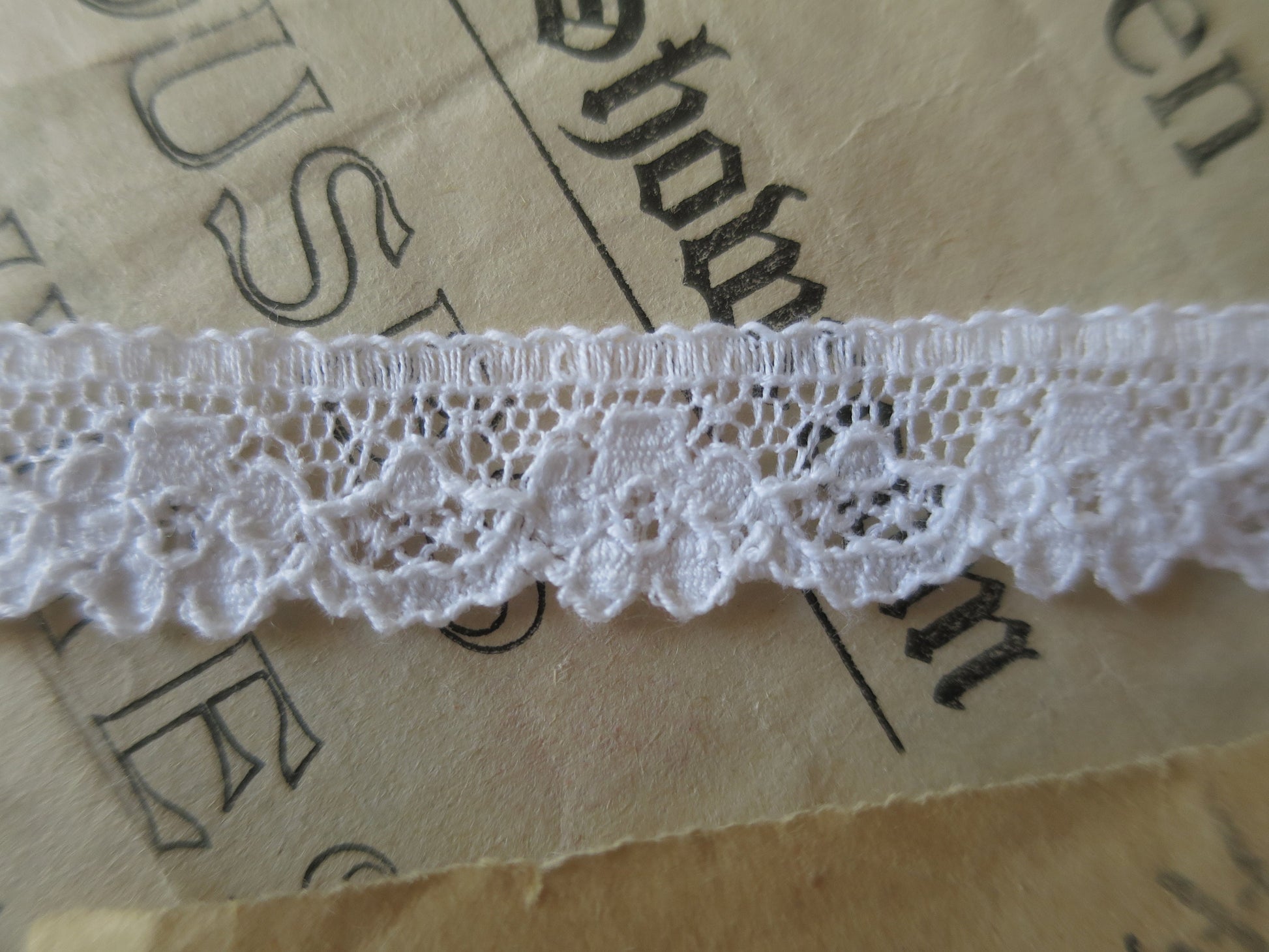 White English Nottingham Lace- Scalloped Raised Floral Guipure- 1.3 cm