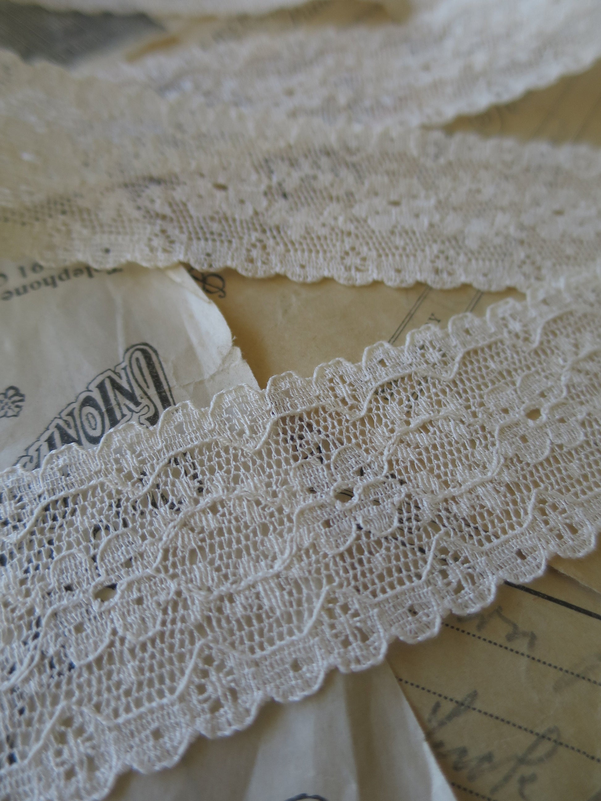 Ecru English Nottingham Point Lace- Floral Point- Galloon- 3.5 cm