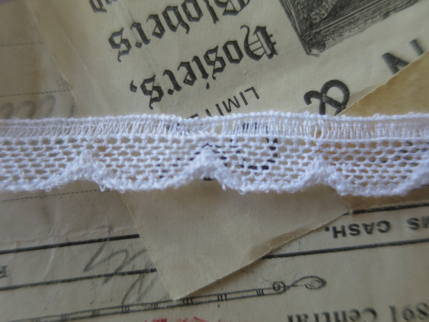 White English Nottingham Lace- Scalloped Net- 1.3 cm