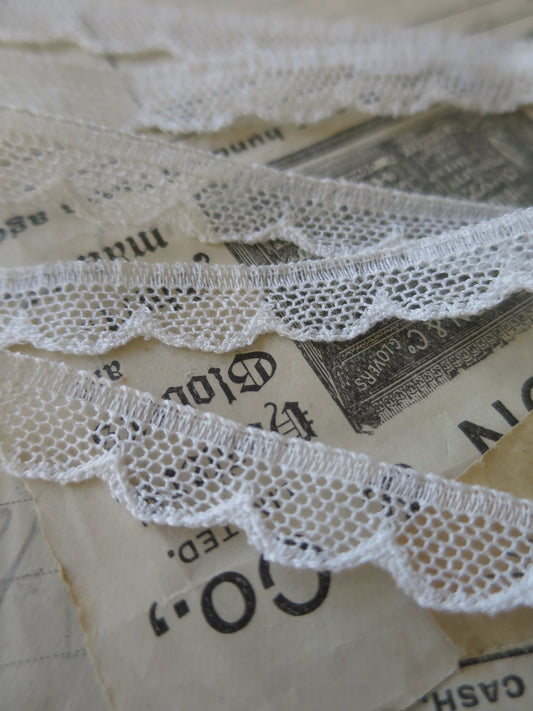 Off White English Nottingham Lace- Scalloped Net- 1.3 cm