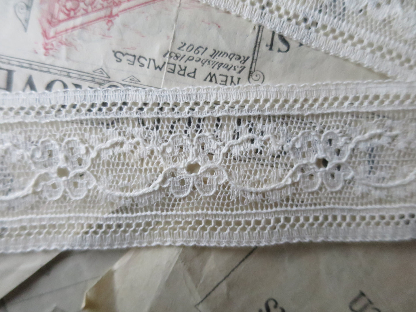 Ecru English Nottingham Lace- Floral Point- Insertion- 3.5 cm