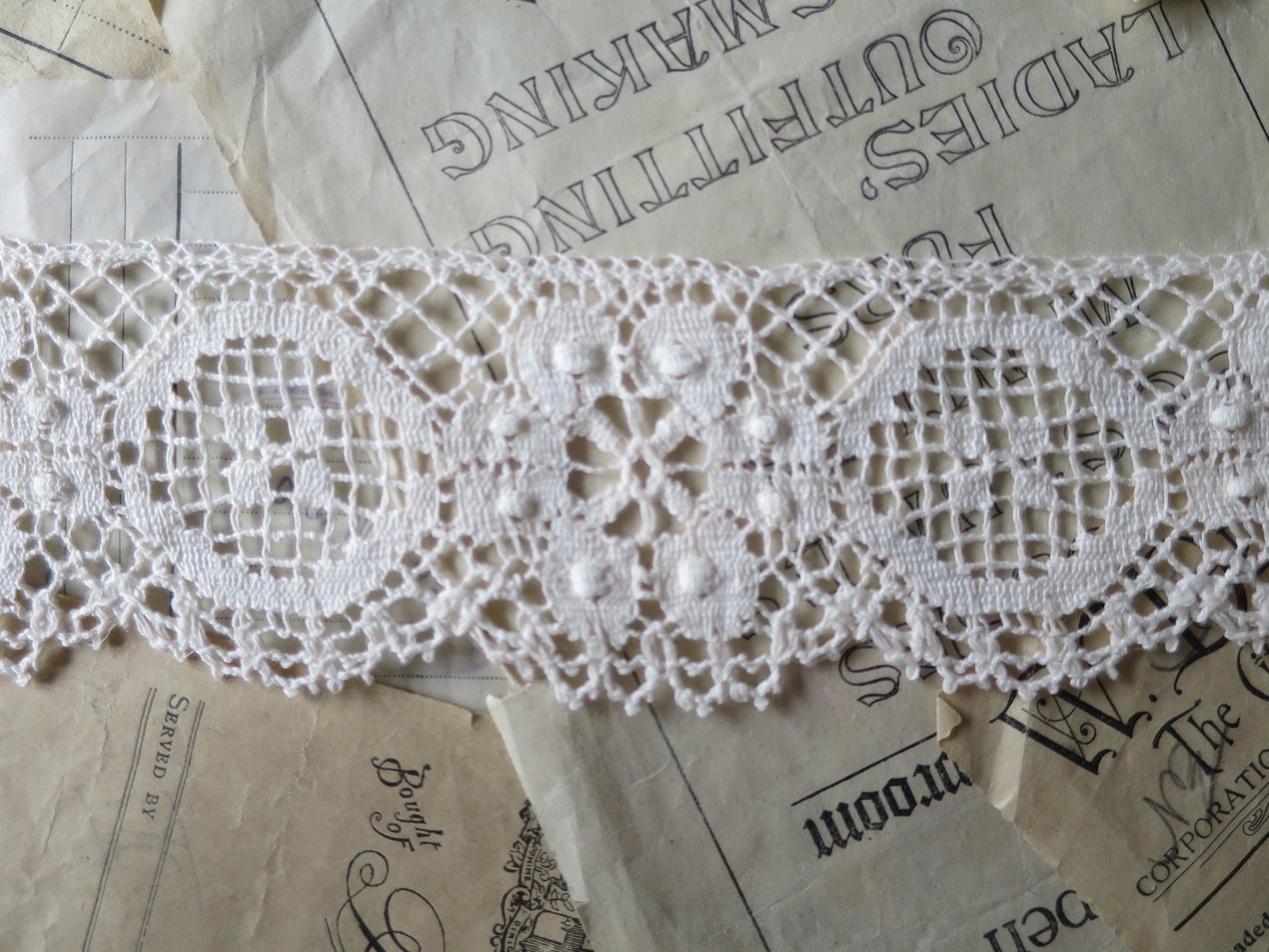 Ecru English Nottingham Cluny Lace- Raised Floral & Oval Torchon Guipure- 6 cm