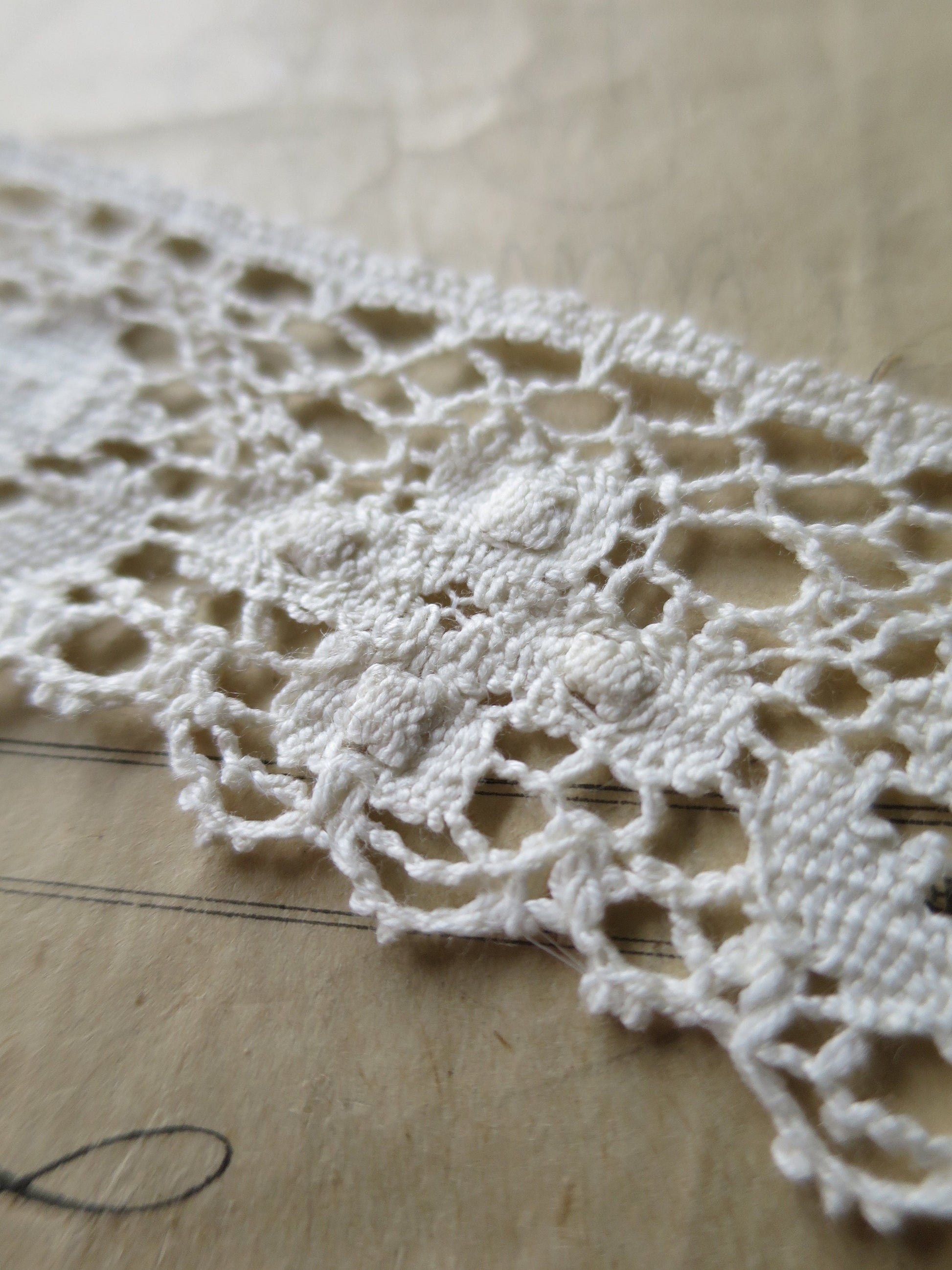 Ecru English Nottingham Cluny Lace- Diamond & Raised Spots Torchon Guipure - 4.3 cm