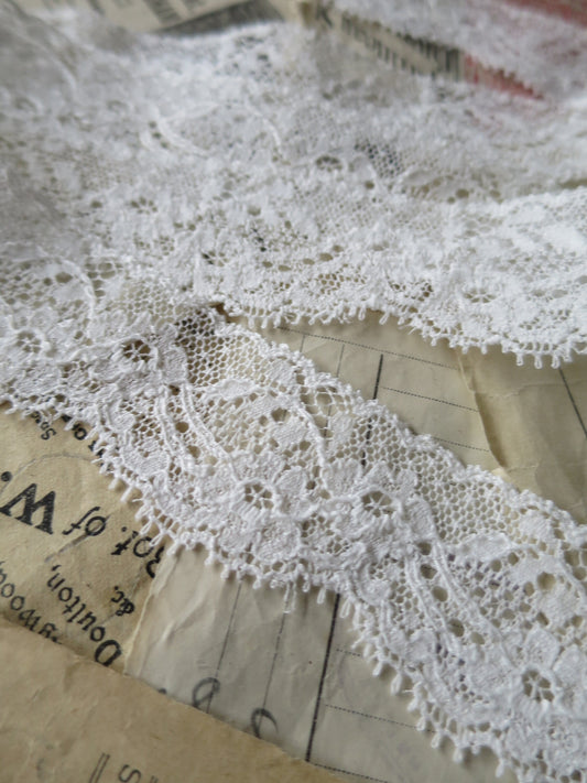 Off White English Nottingham Lace- Frothy Floral Roses Swags Point Lace- 3 cm