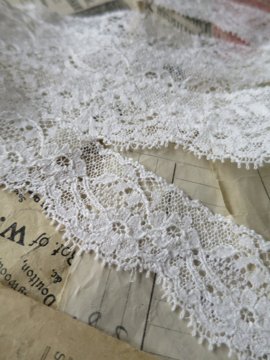 Off White English Nottingham Lace- Frothy Floral Roses Swags Point Lace- 3 cm