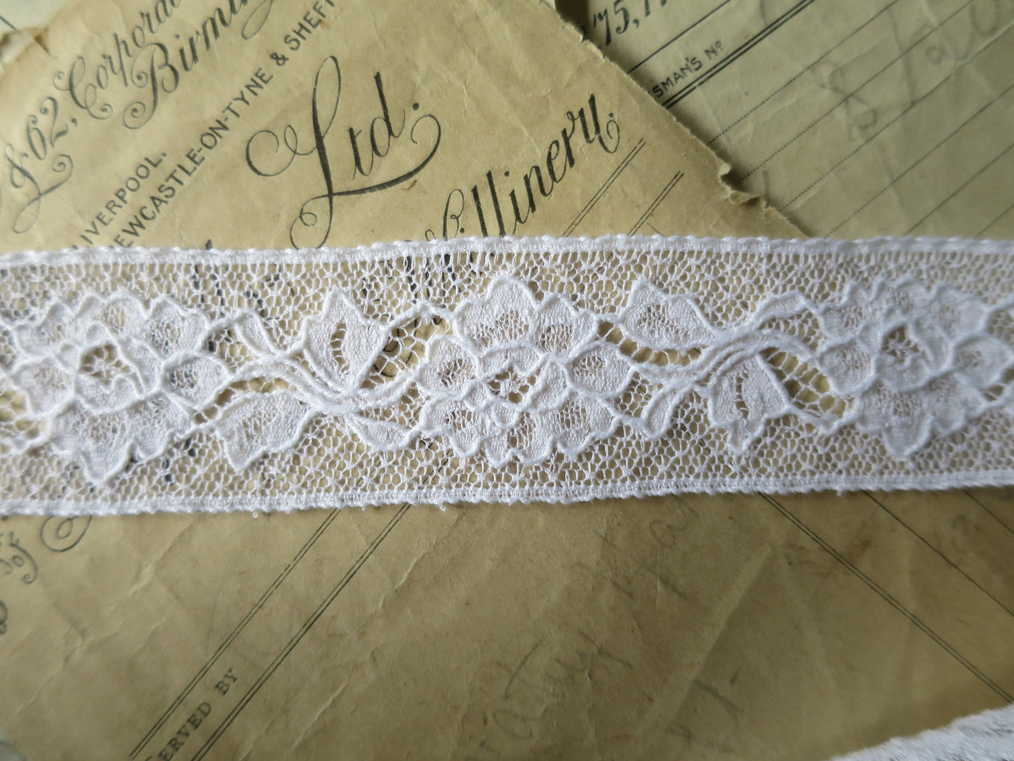 White English Nottingham Lace- Alencon Flowers- Insertion- 3.5 cm