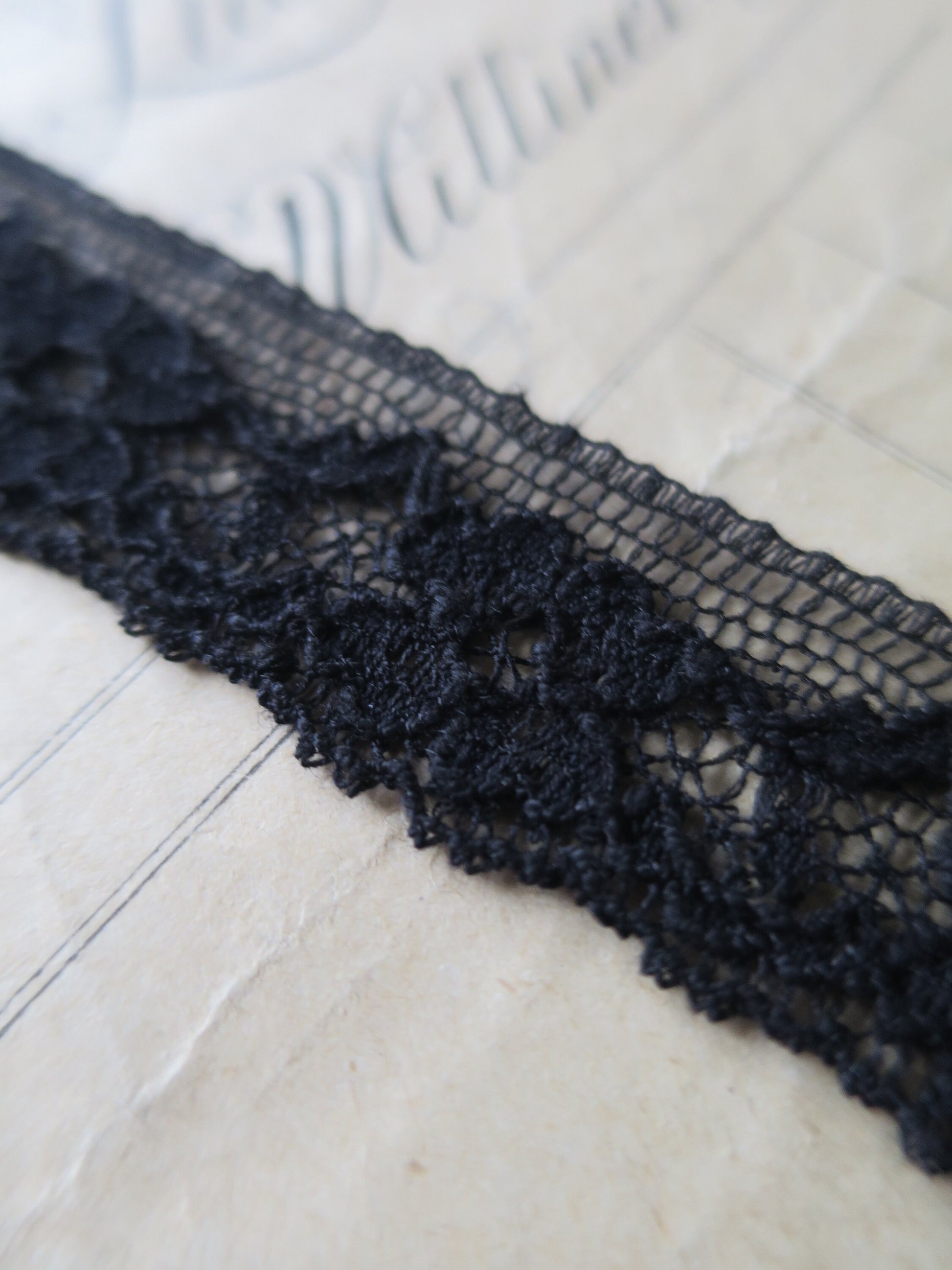 Black English Nottingham Lace- Alencon Flowers 1.7 cm