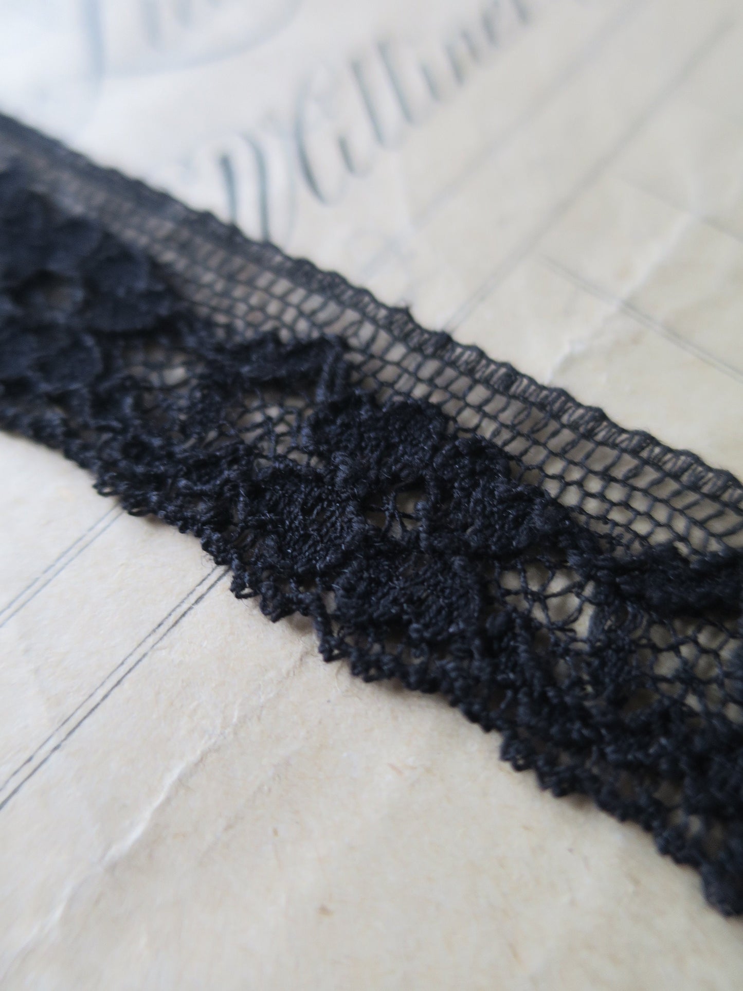 Black English Nottingham Lace- Alencon Flowers 1.7 cm