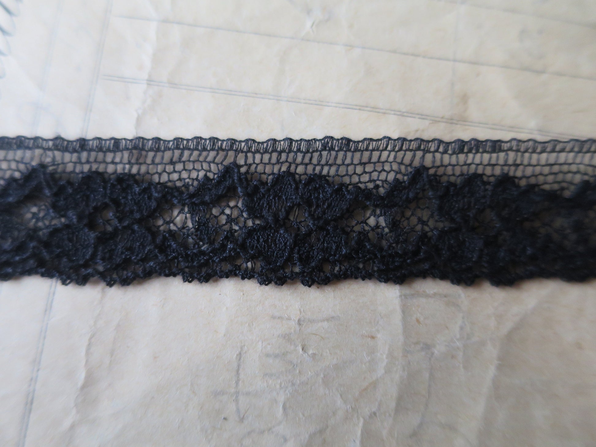 Black English Nottingham Lace- Alencon Flowers 1.7 cm