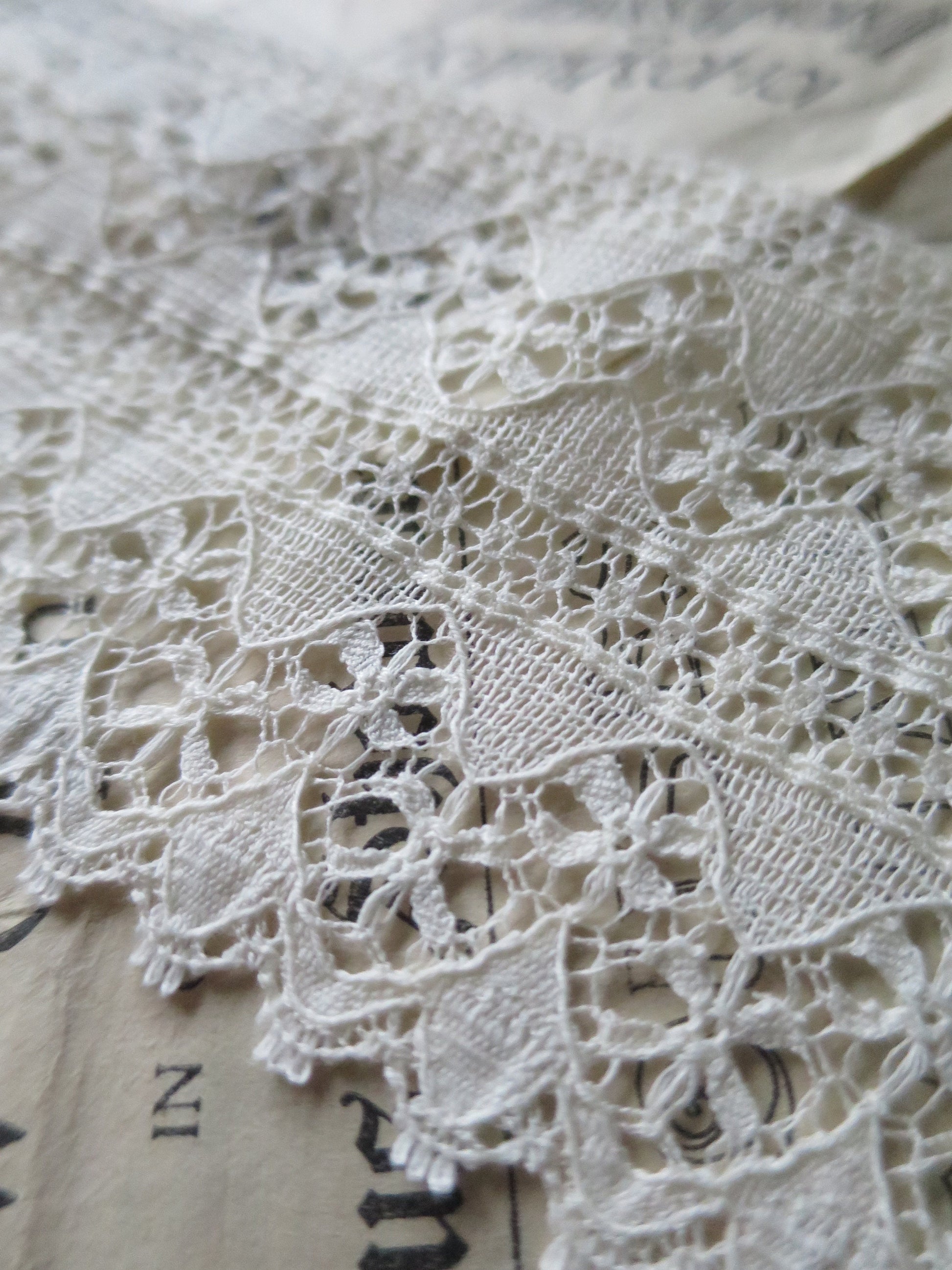 Ecru English Nottingham Lace- Floral Waves- 7.5 cm