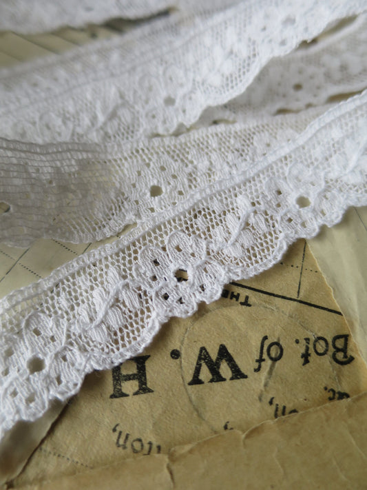 White English Nottingham Lace- Floral Point Lace- 1.8 cm