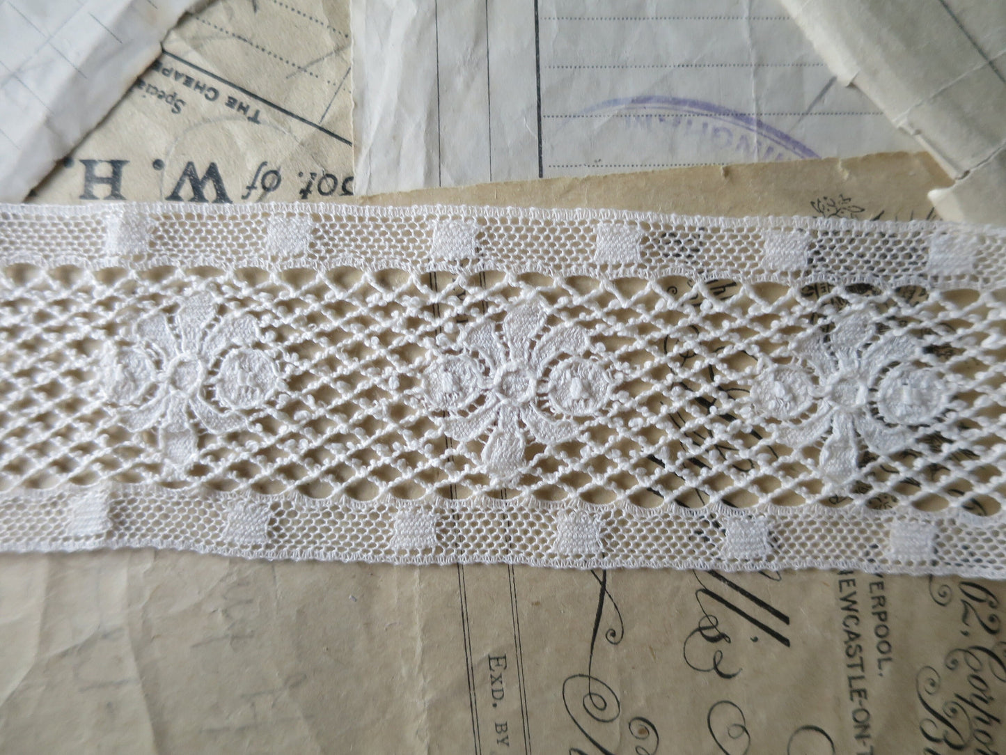 Ecru English Nottingham Lace- Scalloped Trellis Guipure- Insertion- 5.5 cm