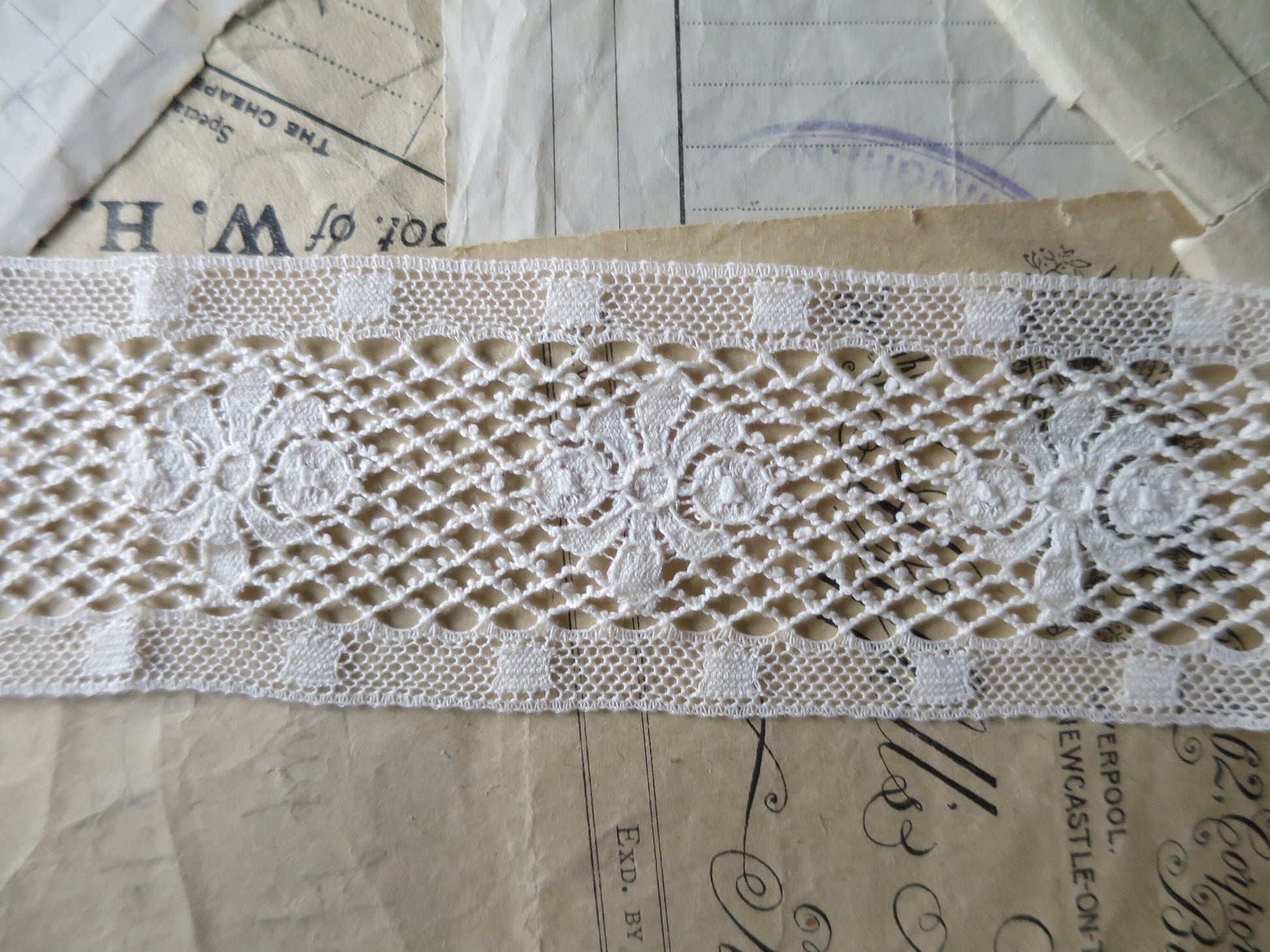 Ecru English Nottingham Lace- Scalloped Trellis Guipure- Insertion- 5.5 cm