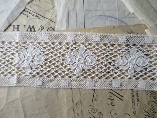 Ecru English Nottingham Lace- Scalloped Trellis Guipure- Insertion- 5.5 cm