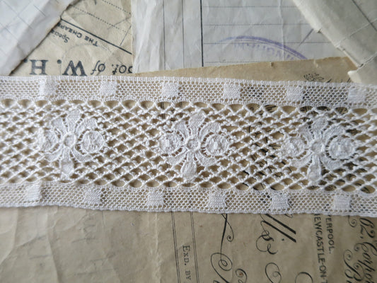 Ecru English Nottingham Lace- Scalloped Trellis Guipure- Insertion- 5.5 cm