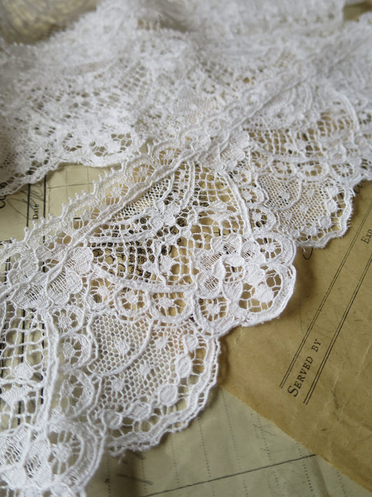 White English Nottingham Lace- Swags & Cartouches Point Lace- 7.5 cm