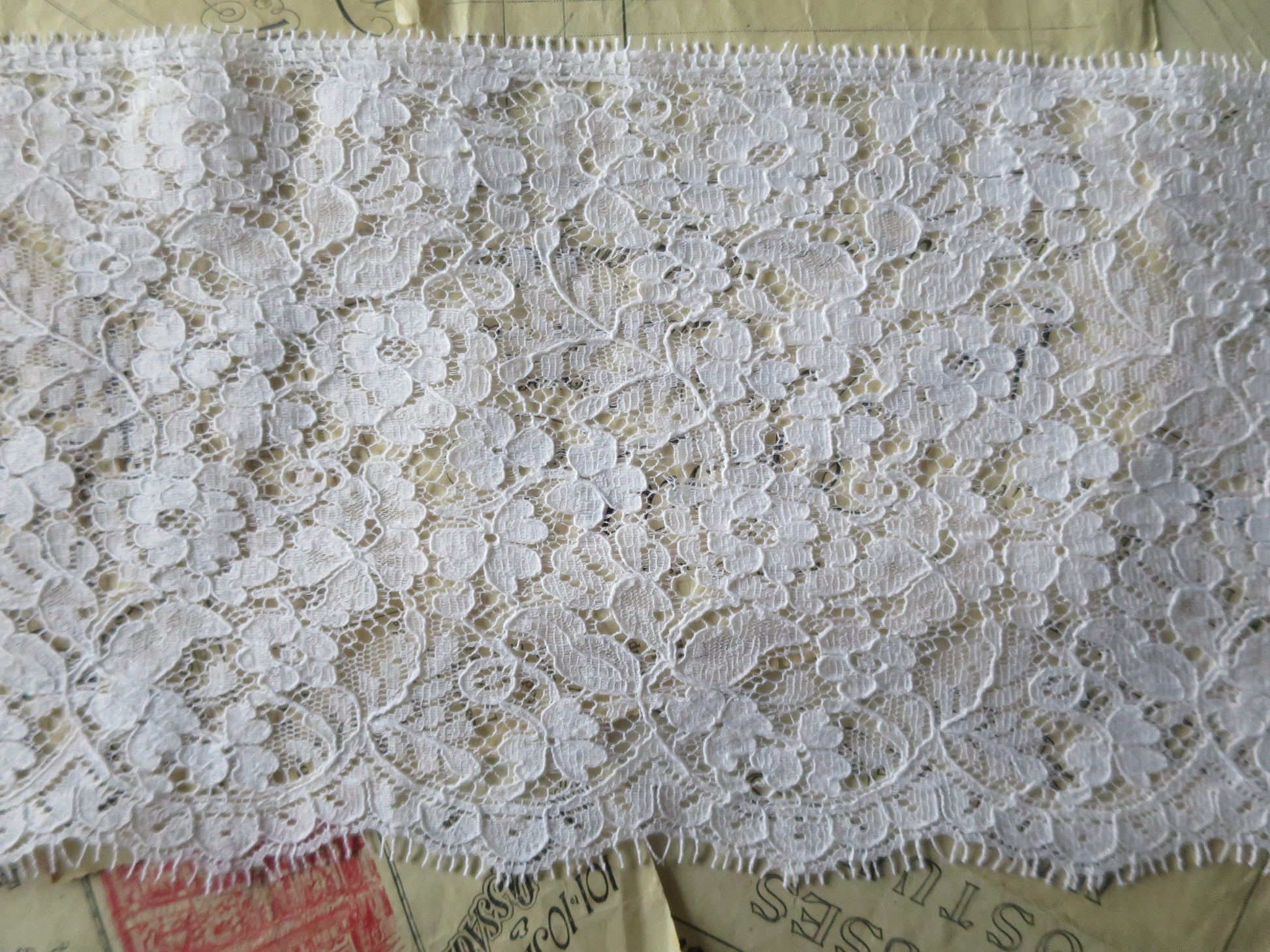 White English Nottingham Lace- Floral Honiton- 16 cm
