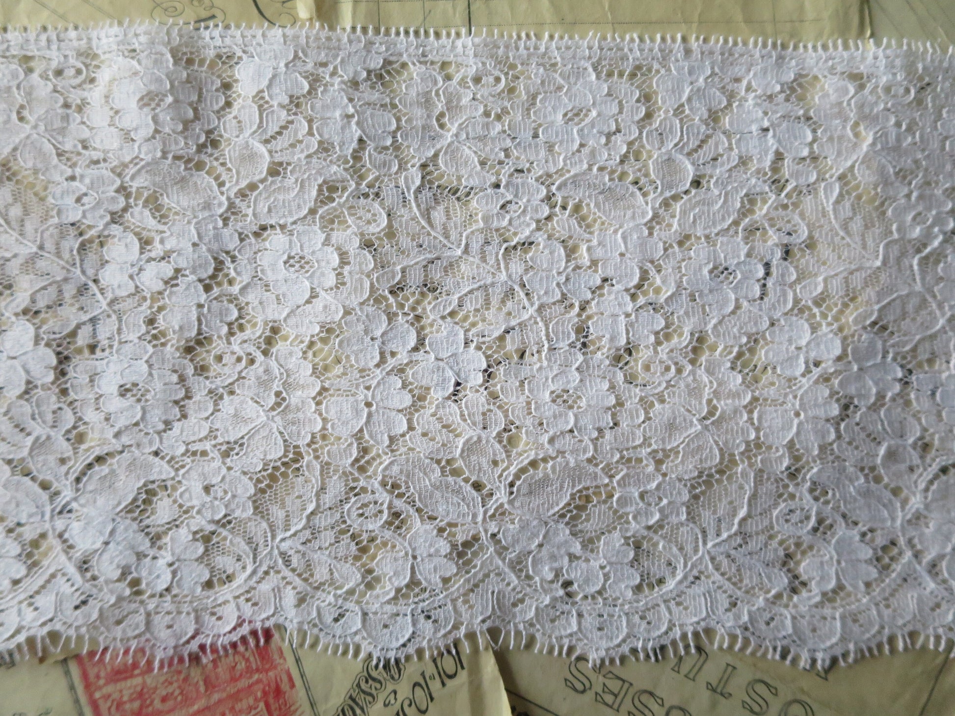 White English Nottingham Lace- Floral Eyelash- 16 cm