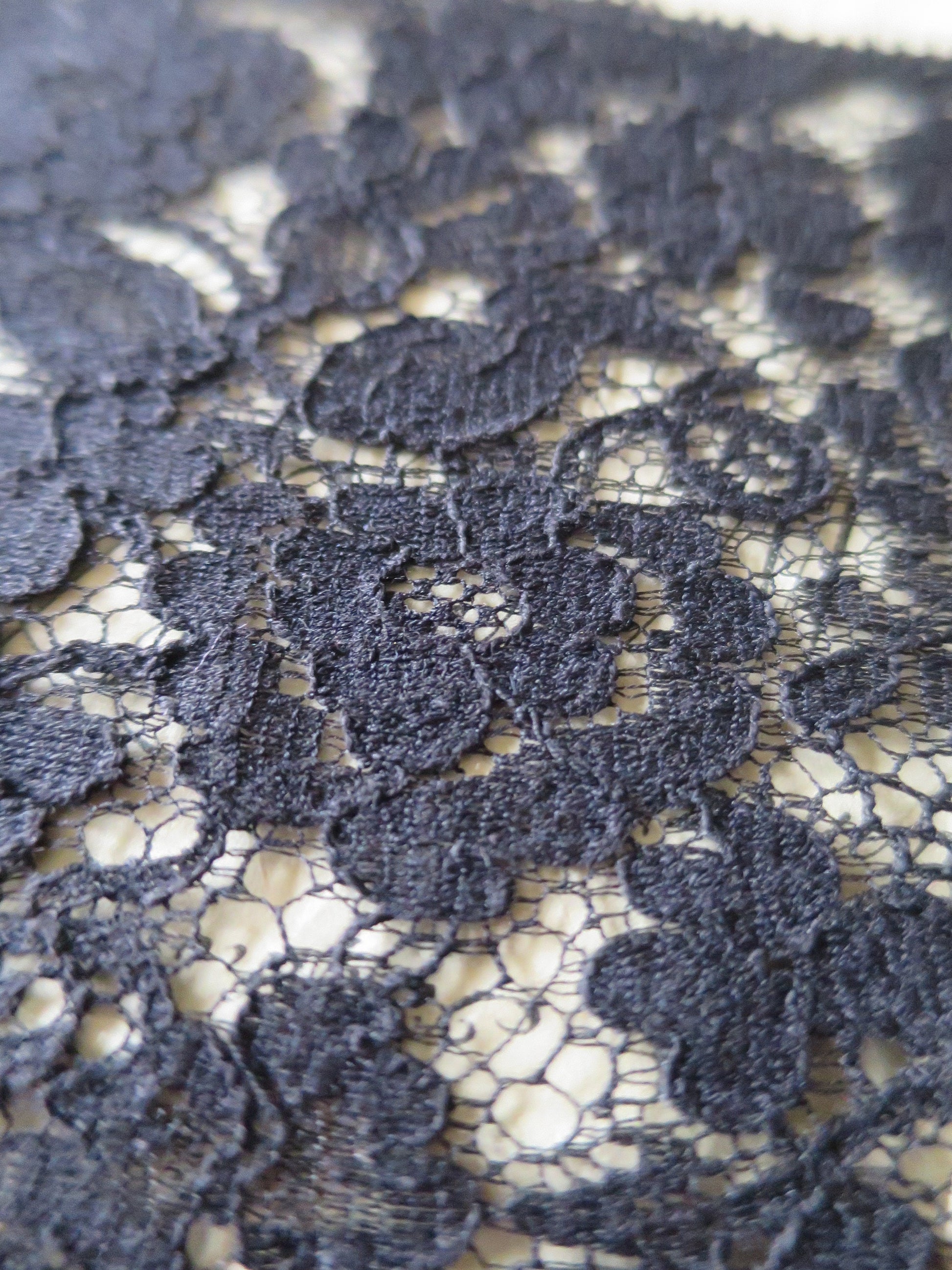 Black English Nottingham Lace- Floral Honiton - 16 cm
