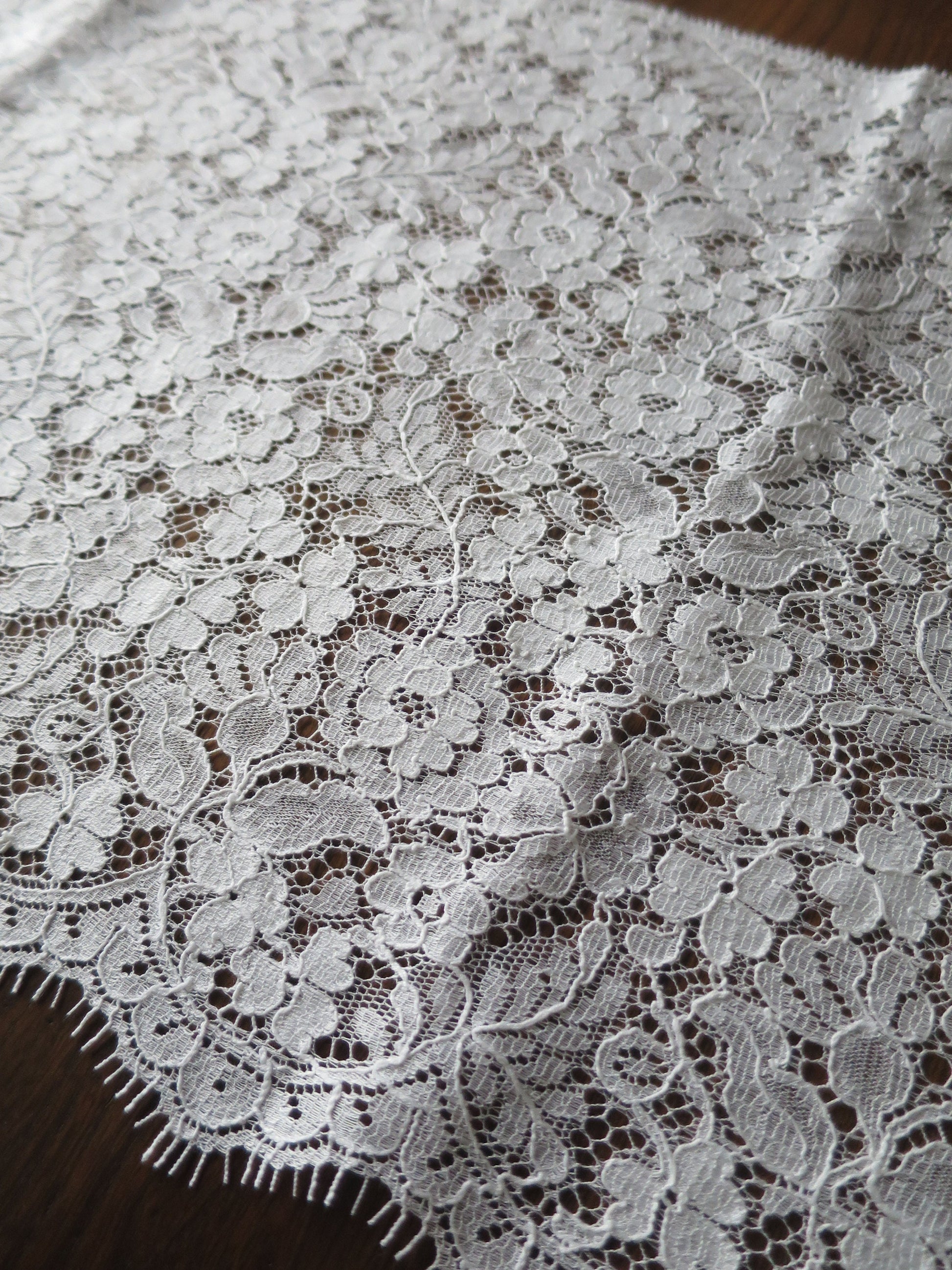 White English Nottingham Lace- Floral Honiton- 30 cm