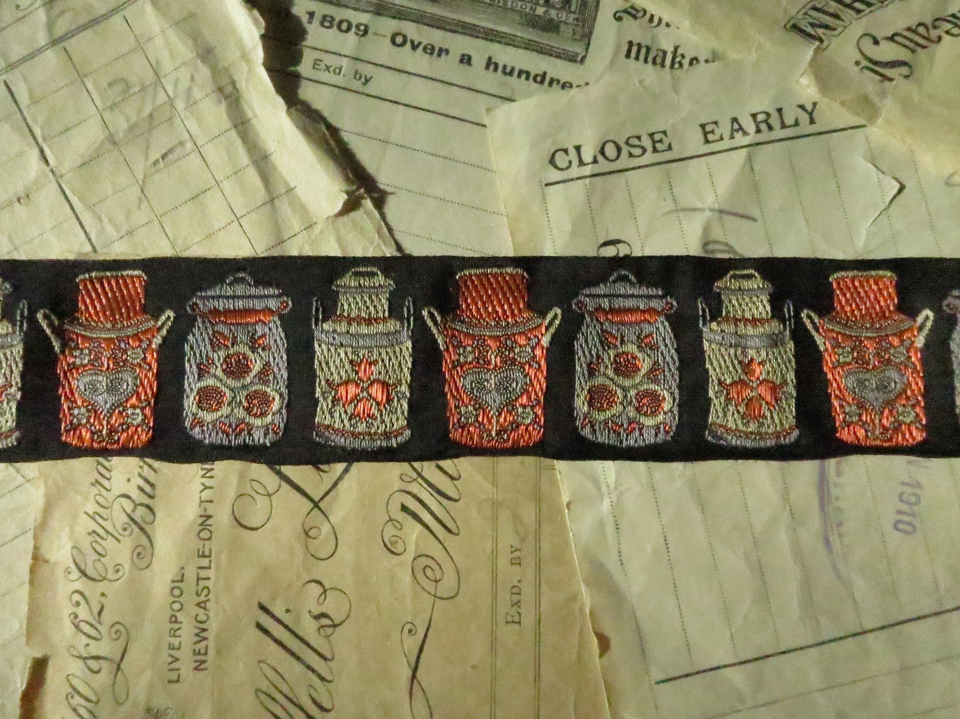 Vintage Milk Pails 32 mm Jacquard Woven Ribbon