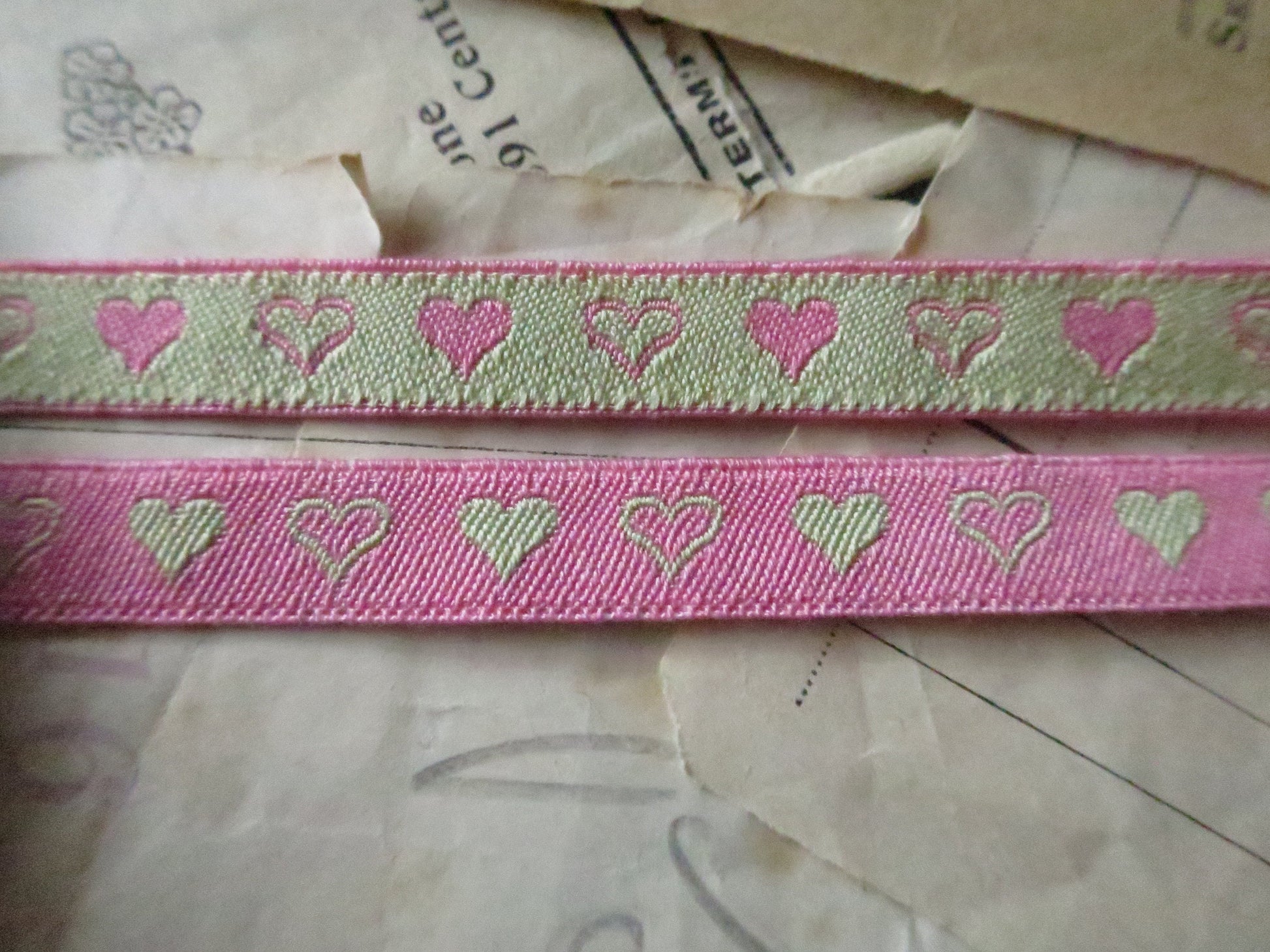 Reversible Love Hearts 10 mm Jacquard Woven Ribbon