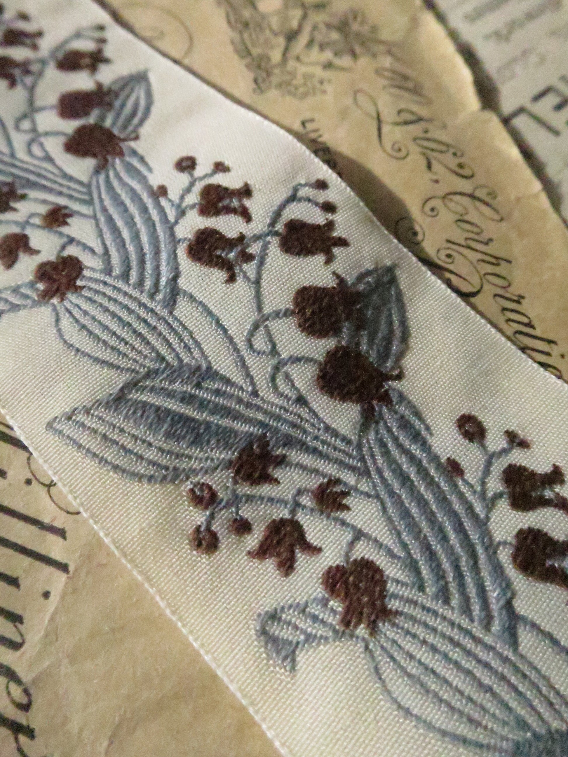 Lily of the Valley 40 mm Jacquard Woven Ribbon- Old Gold & Blue