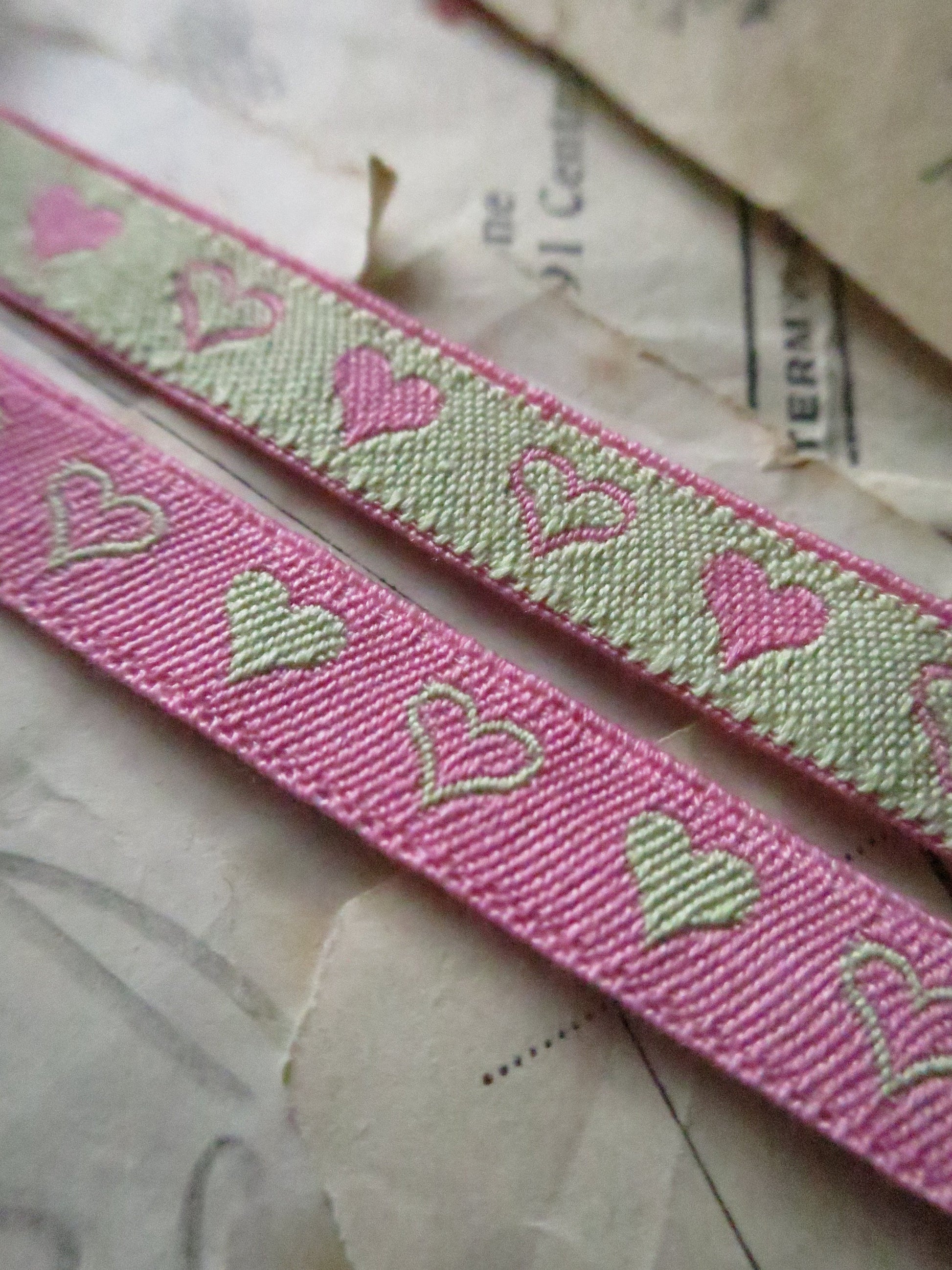 Reversible Love Hearts 10 mm Jacquard Woven Ribbon