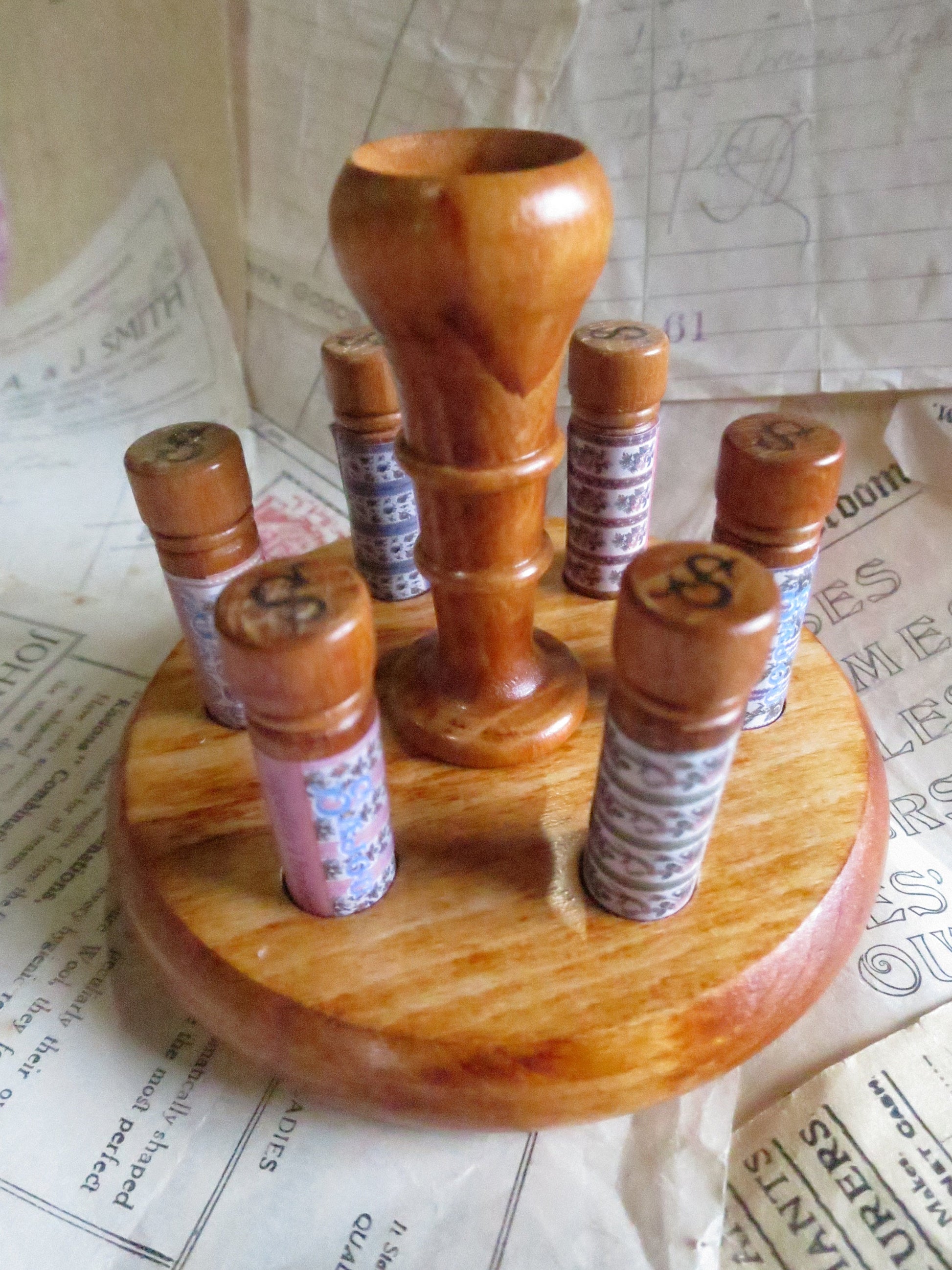 Sajou Wooden Treen Ware Style Needle Case Holder & 6 Needle Cases