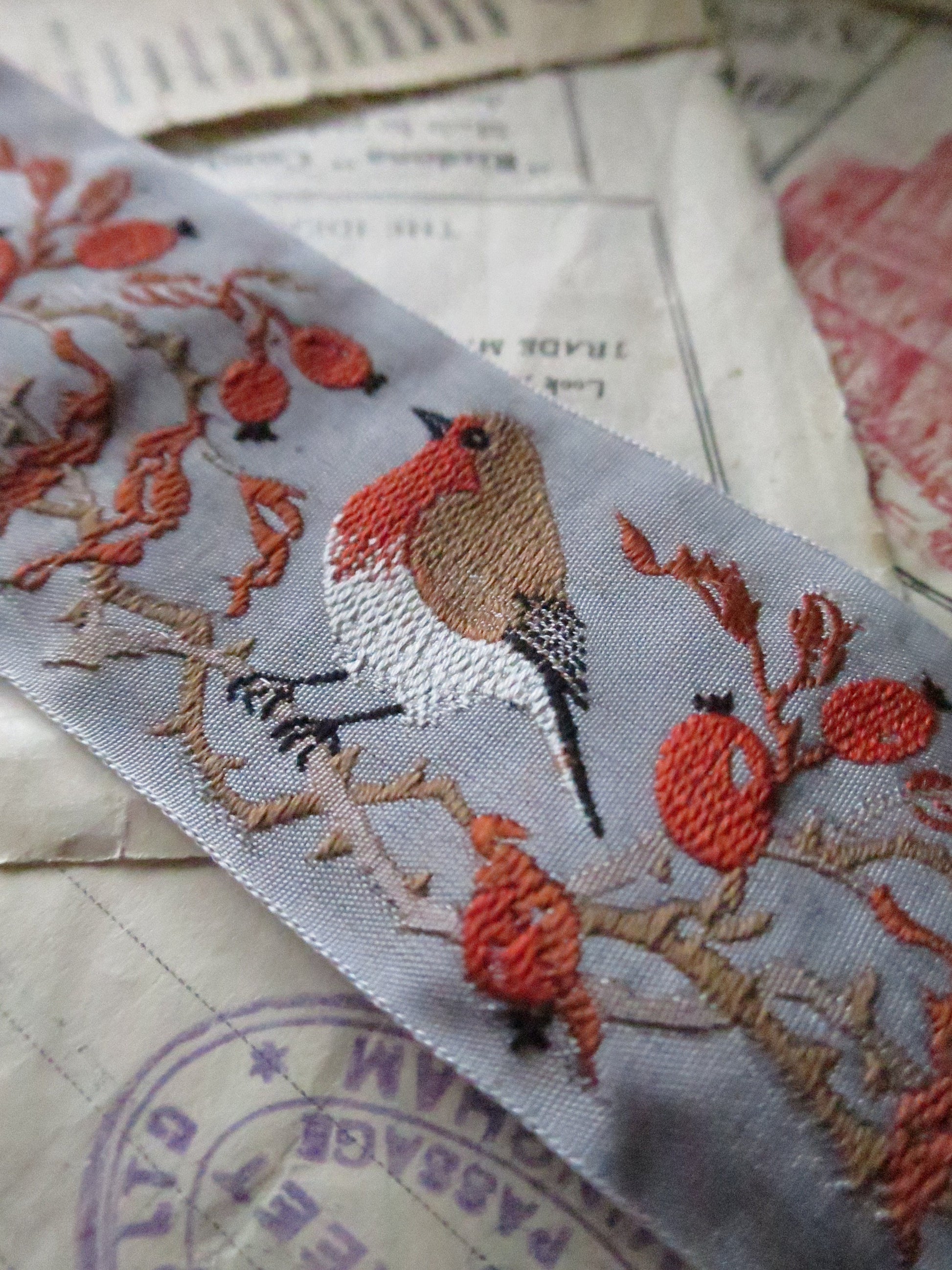Robins & Berries 40 mm Jacquard Woven Ribbon- Grey