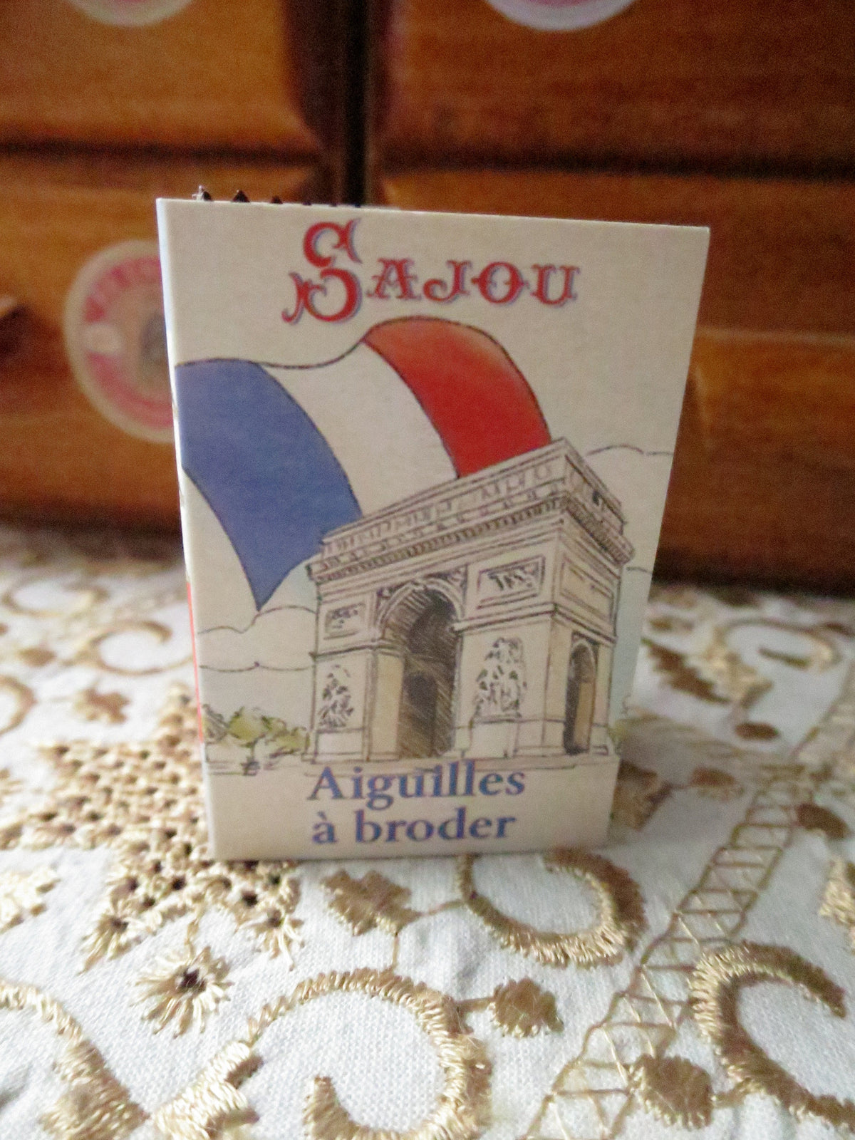 Sajou Booklet- 6 Round Point Embroidery Needles