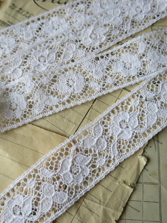 White English Nottingham Lace- Raised Floral Guipure- Insertion- 2.7 cm