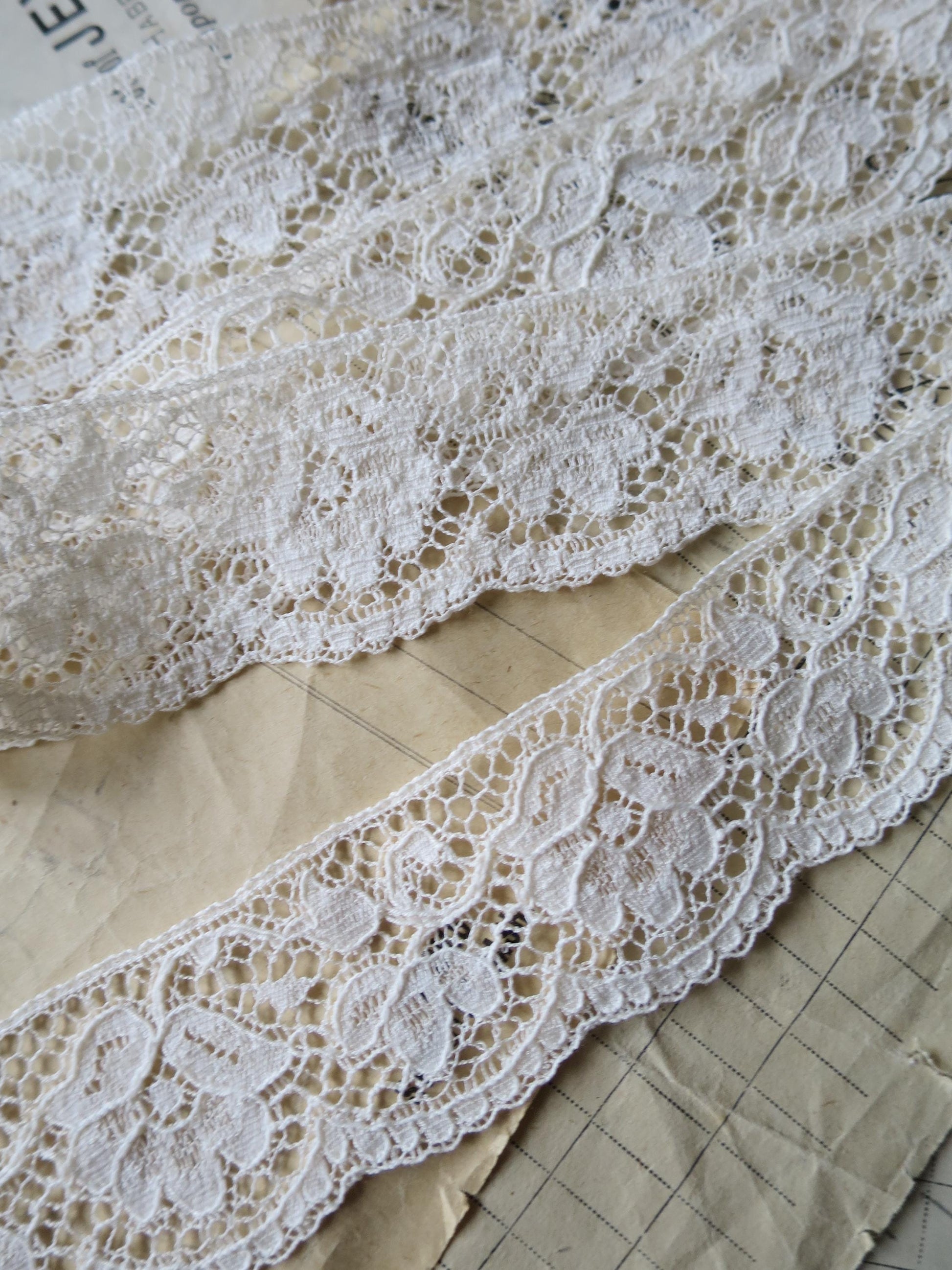 Ecru English Nottingham Lace- Scalloped Raised Floral Guipure- 3.5 cm