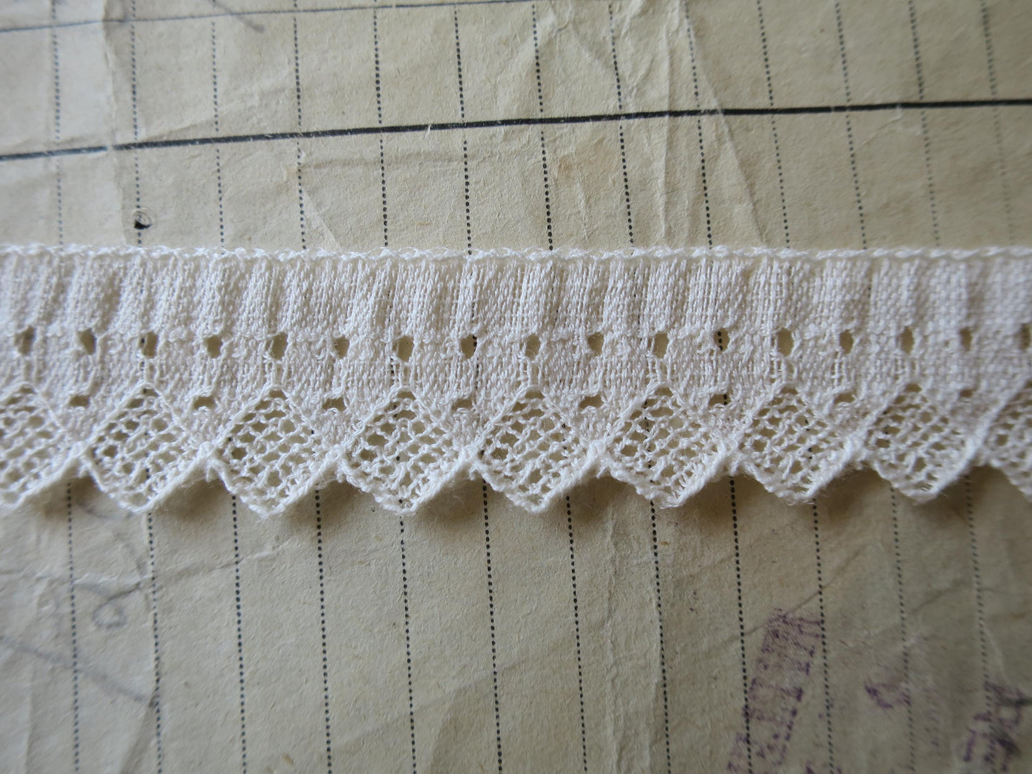 Ecru English Nottingham Fine Valenciennes Lace- Zig Zag- 2 cm