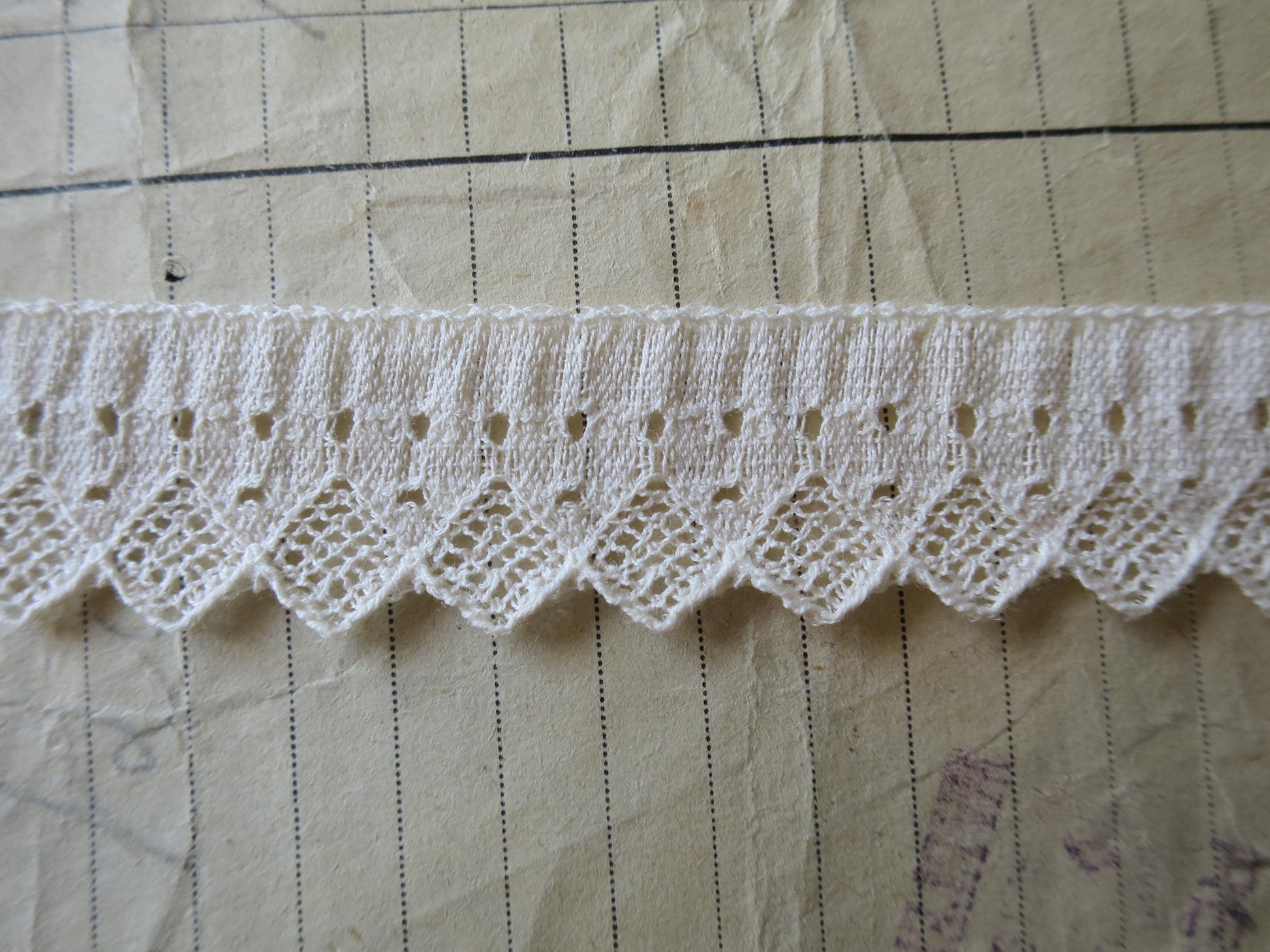 Ecru English Nottingham Fine Valenciennes Lace- Zig Zag- 2 cm