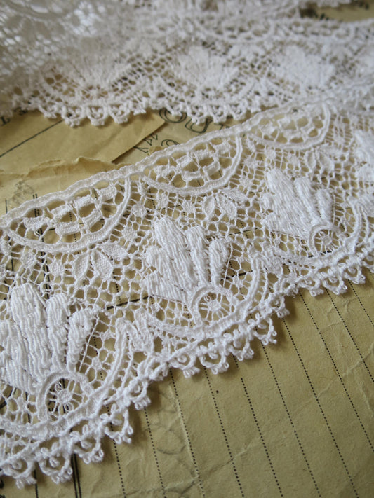 White English Nottingham Lace- Baroque Guipure- 5.5 cm