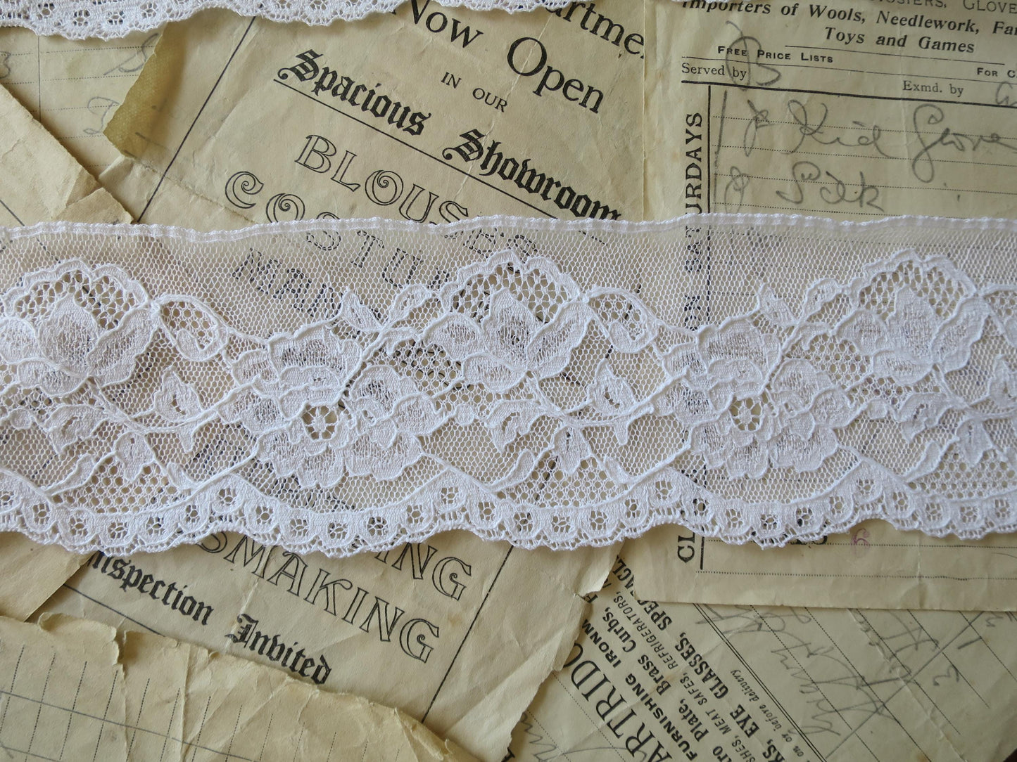 White English Nottingham Lace- Mechlin Roses- 7.5 cm