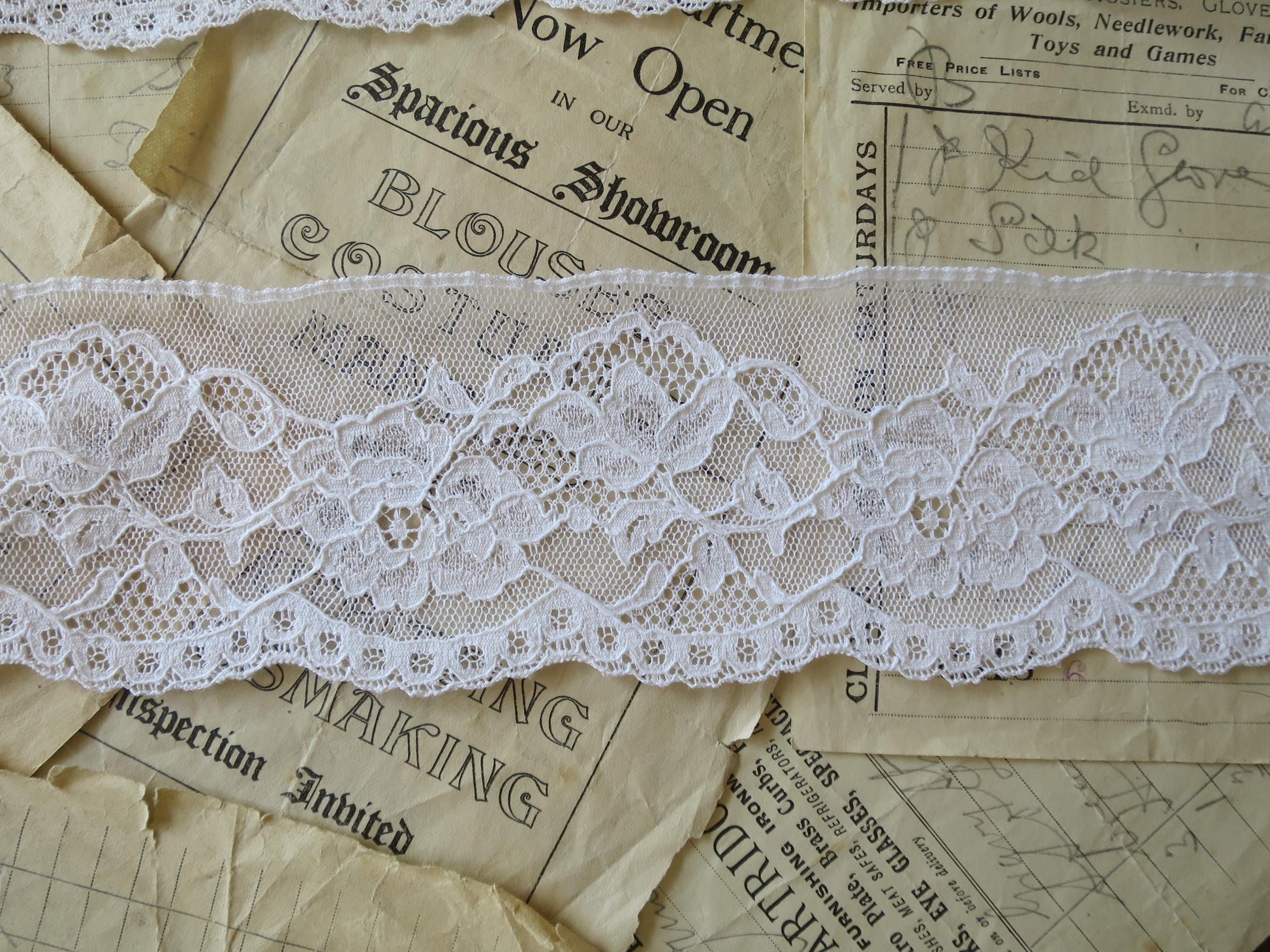 White English Nottingham Lace- Mechlin Roses- 7.5 cm