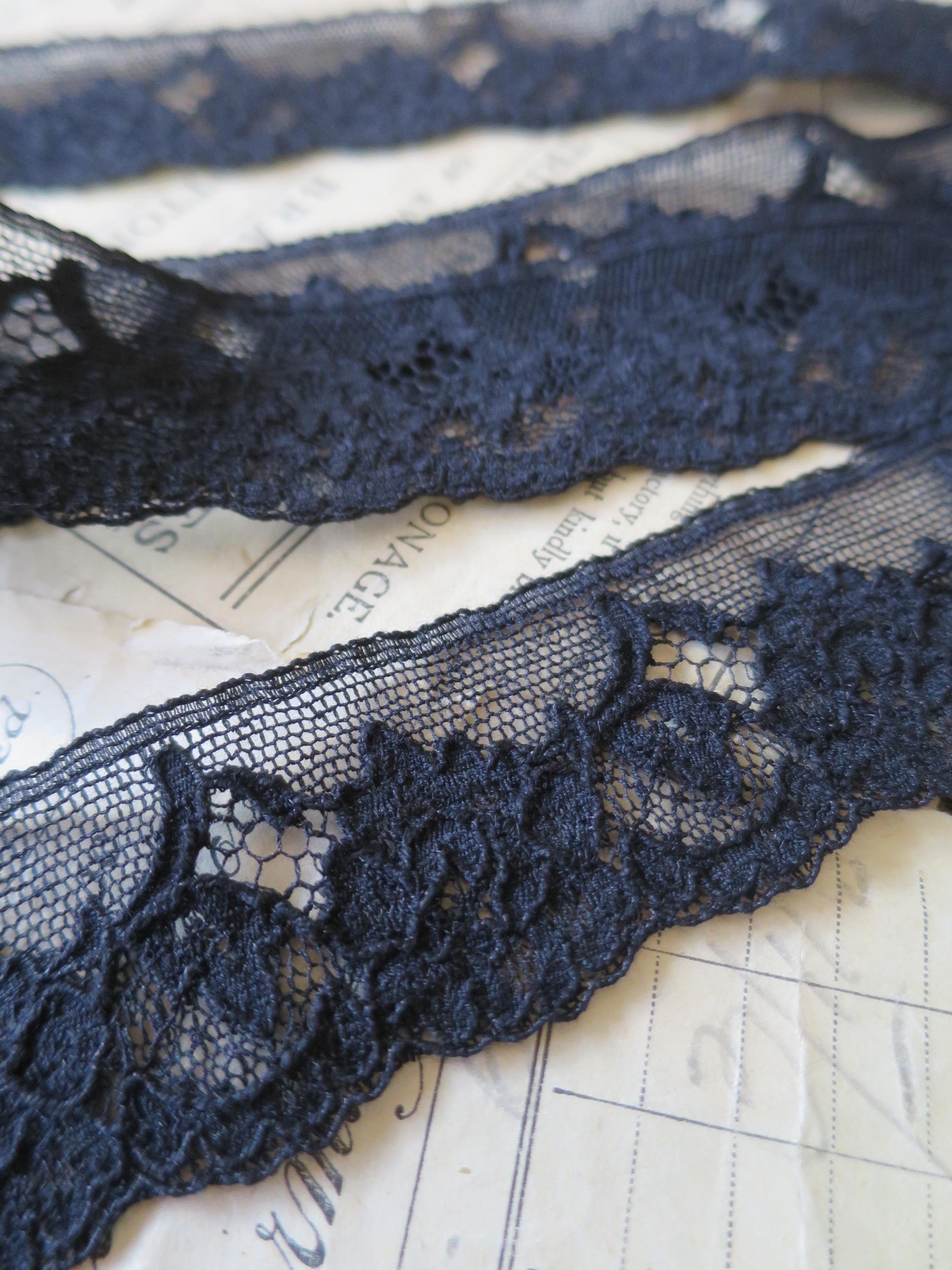 Black English Nottingham Lace- Alencon Flowers- 3.7 cm
