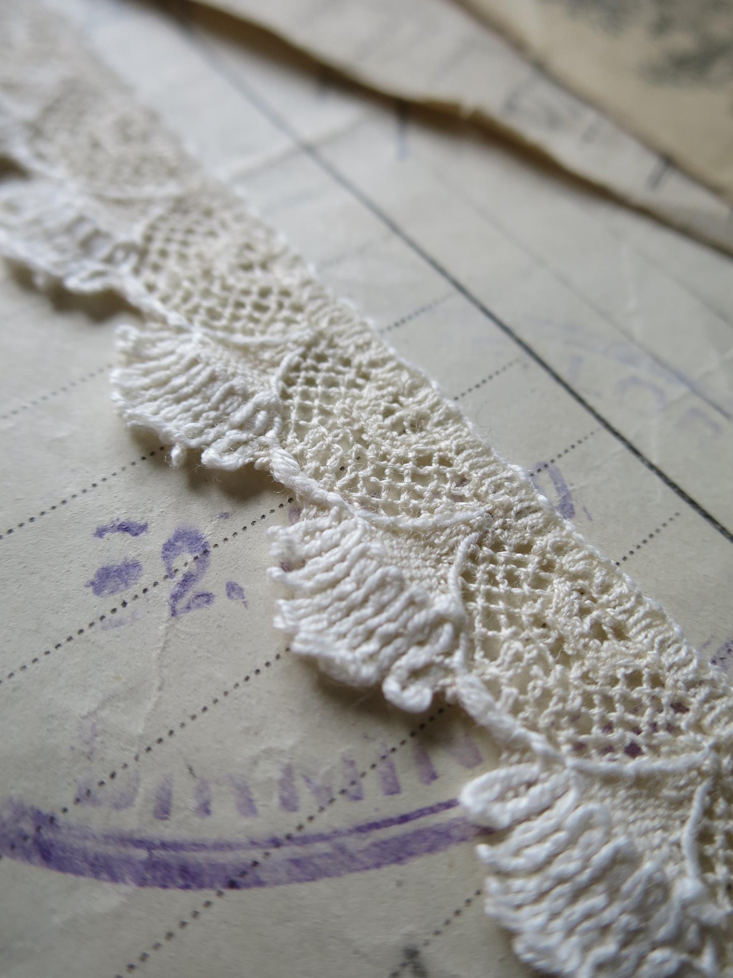 English Nottingham Lace- Ecru & Off White Two Tone Fans- 1.7 cm