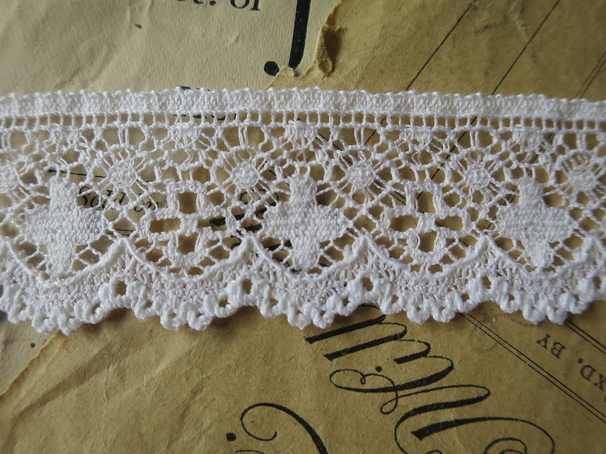 White English Nottingham Lace- Liturgical Ecclesiastical- Cutwork- 2.7 cm