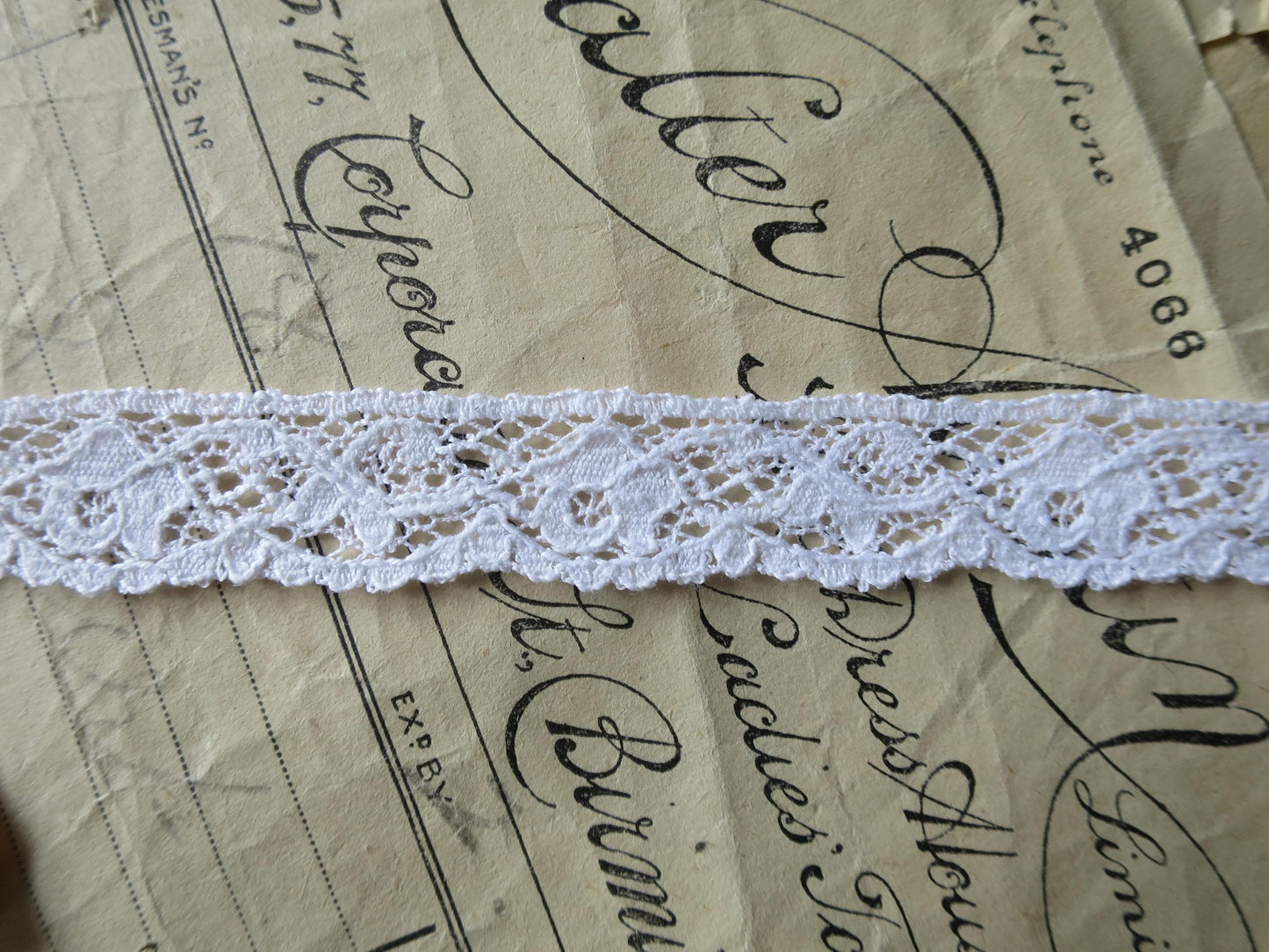 White English Nottingham Lace- Scalloped Raised Floral Guipure- 1.8 cm