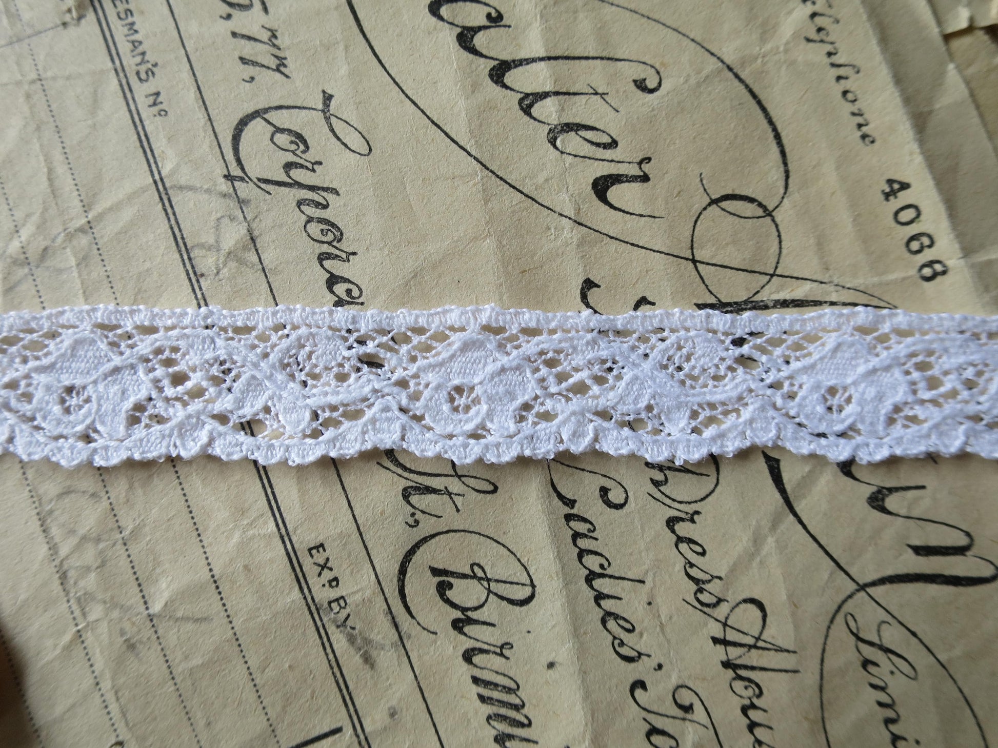 White English Nottingham Lace- Scalloped Raised Floral Guipure- 1.8 cm