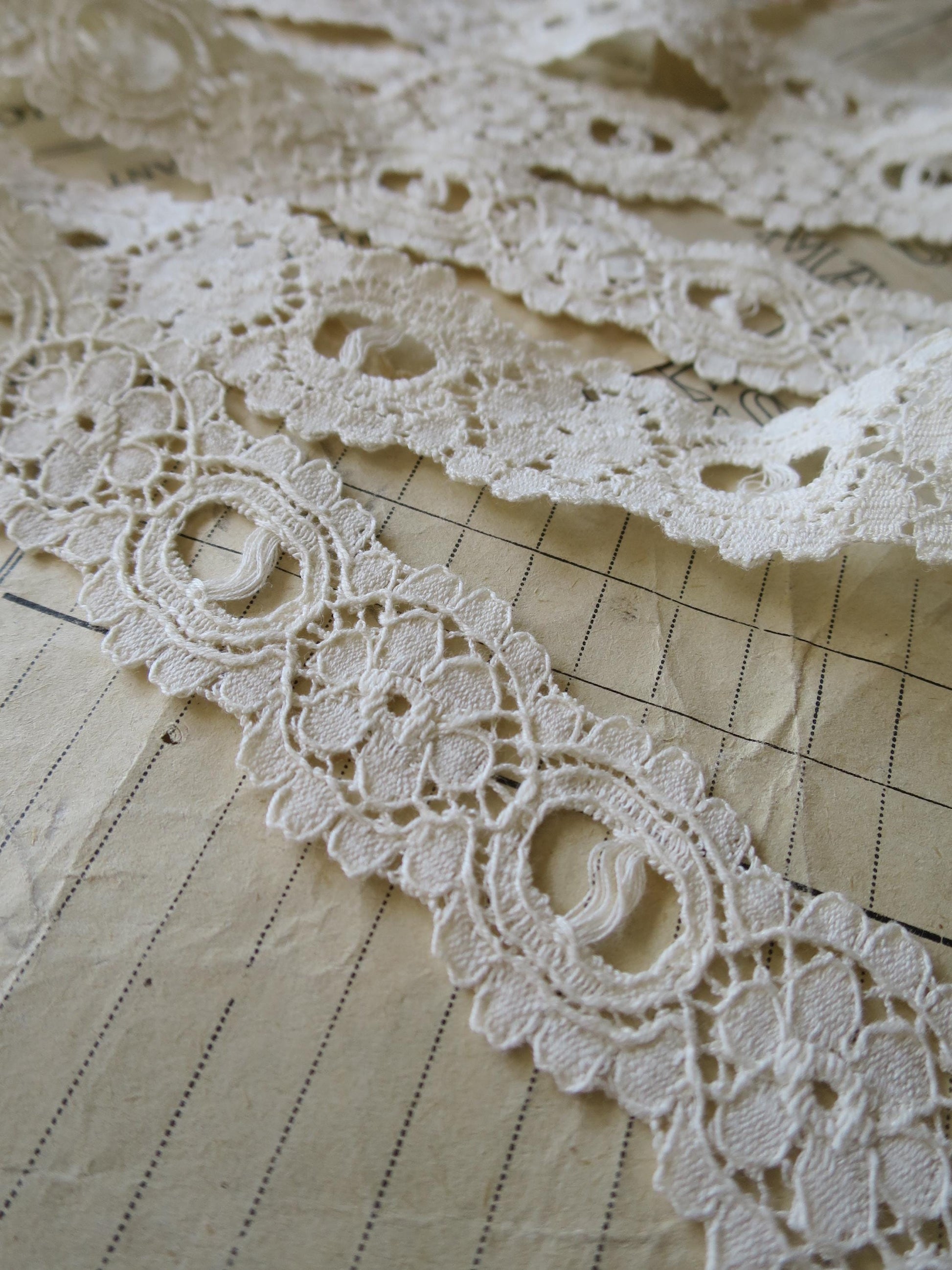 Ecru English Nottingham Lace- Floral Eyelet- Galloon- 2.7 cm
