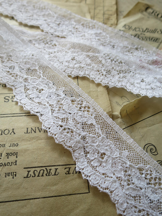 White English Nottingham Lace- Mechlin Roses- 3.5 cm