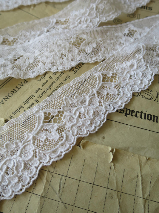 White English Nottingham Lace- Alencon Flowers 3.7 cm