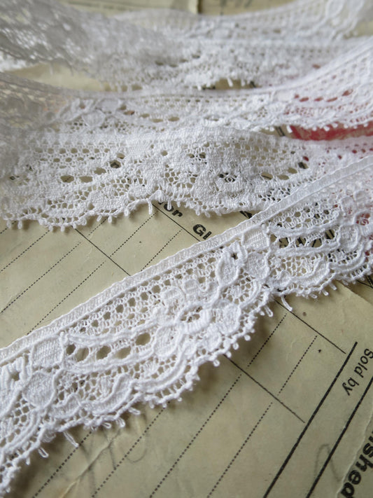 White English Nottingham Lace- Raised Floral Swags Point Lace- 2.5 cm